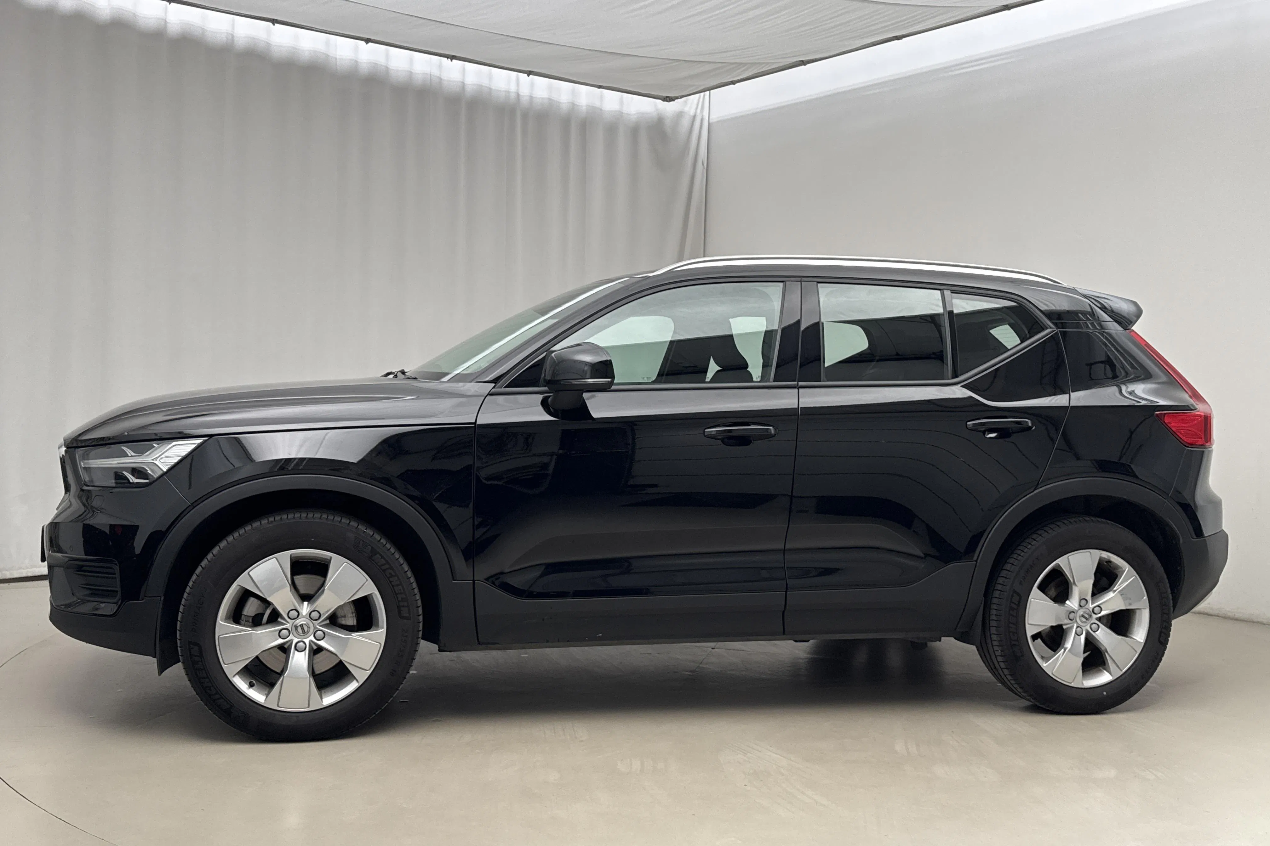 Presentation photo 2 of 20: Volvo XC40 B4 AWD (197hk) - 8 211 Scandinavian mile - Automatic - black - 2022