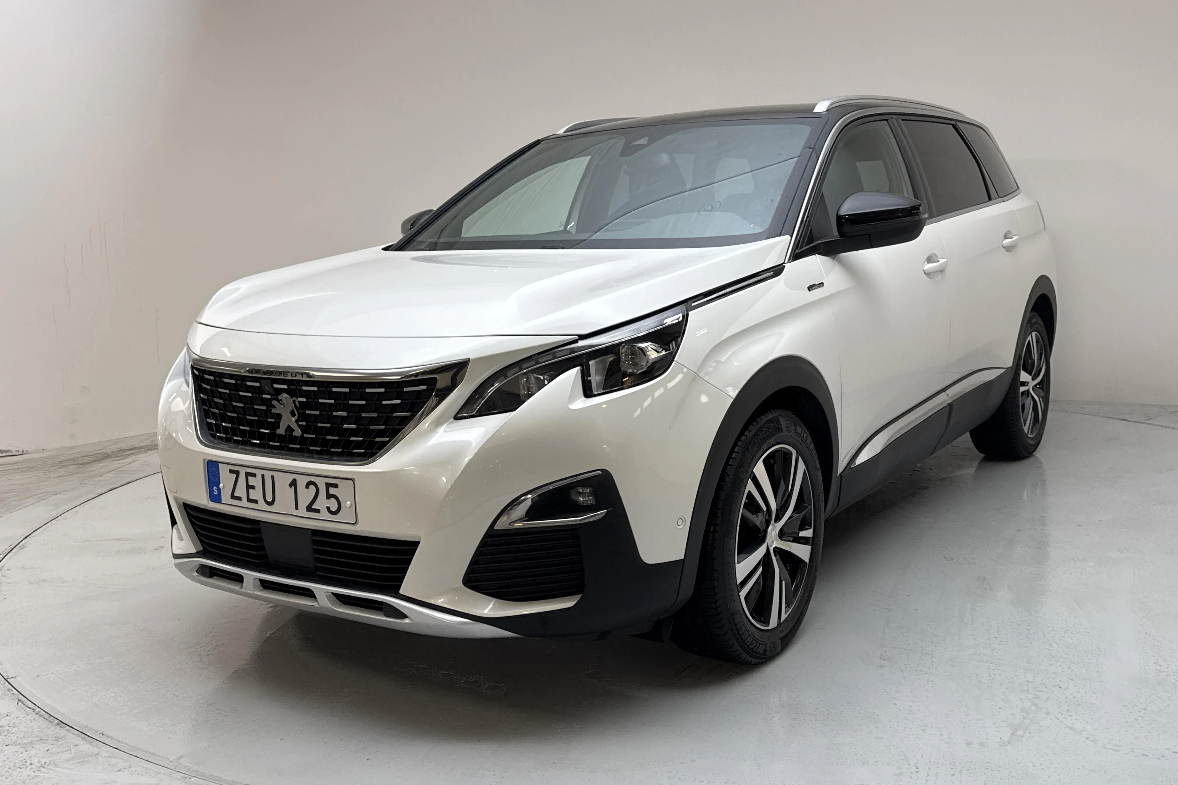 Presentationsfoto 1 av 21: Peugeot 5008 1.5 BlueHDi (130hk) - 12 061 mil - Automat - vit - 2020