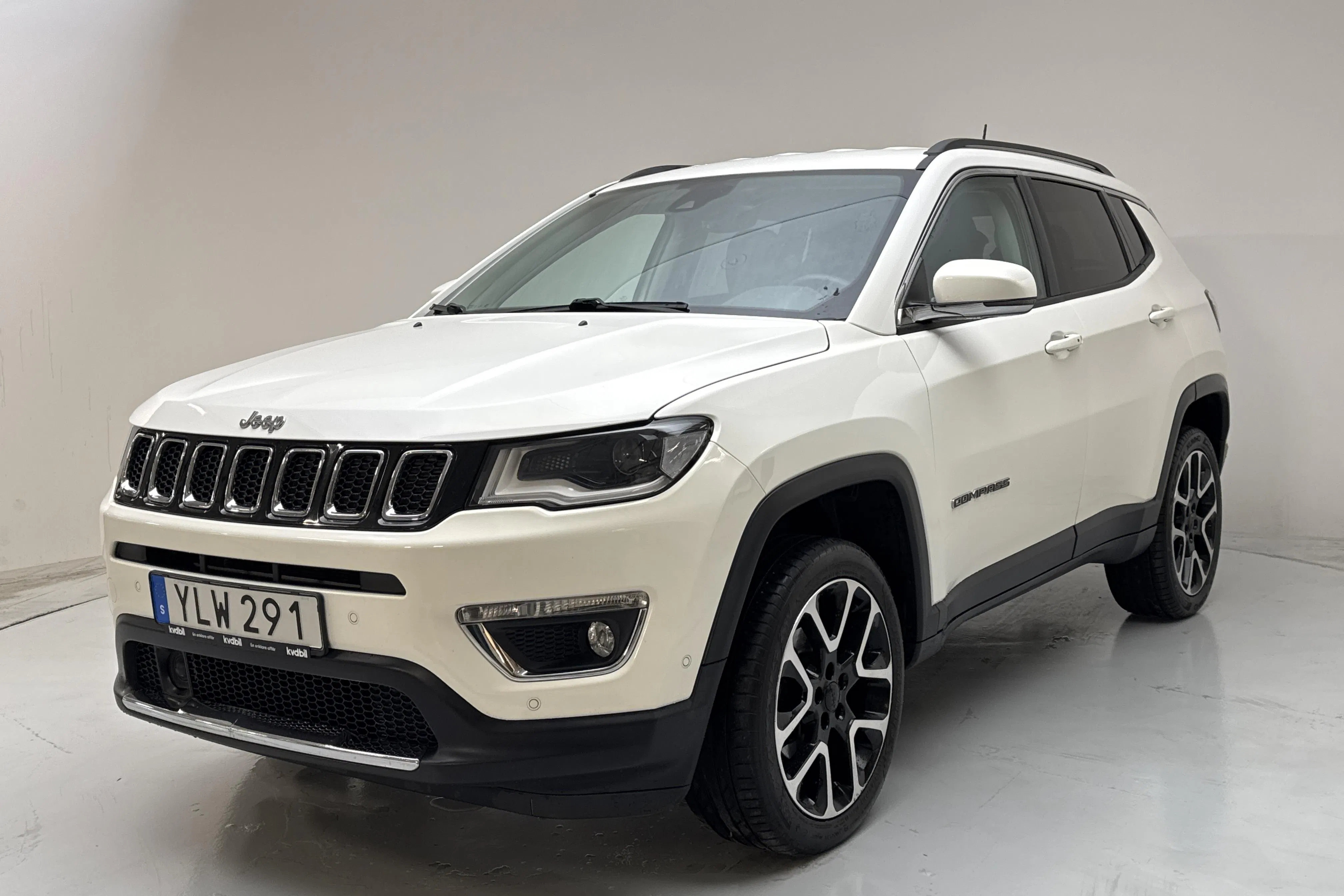 Presentation photo 1 of 12: Jeep Compass 1.4 Multiair 4WD (170hk) - 136 210 km - Automatic - white - 2018