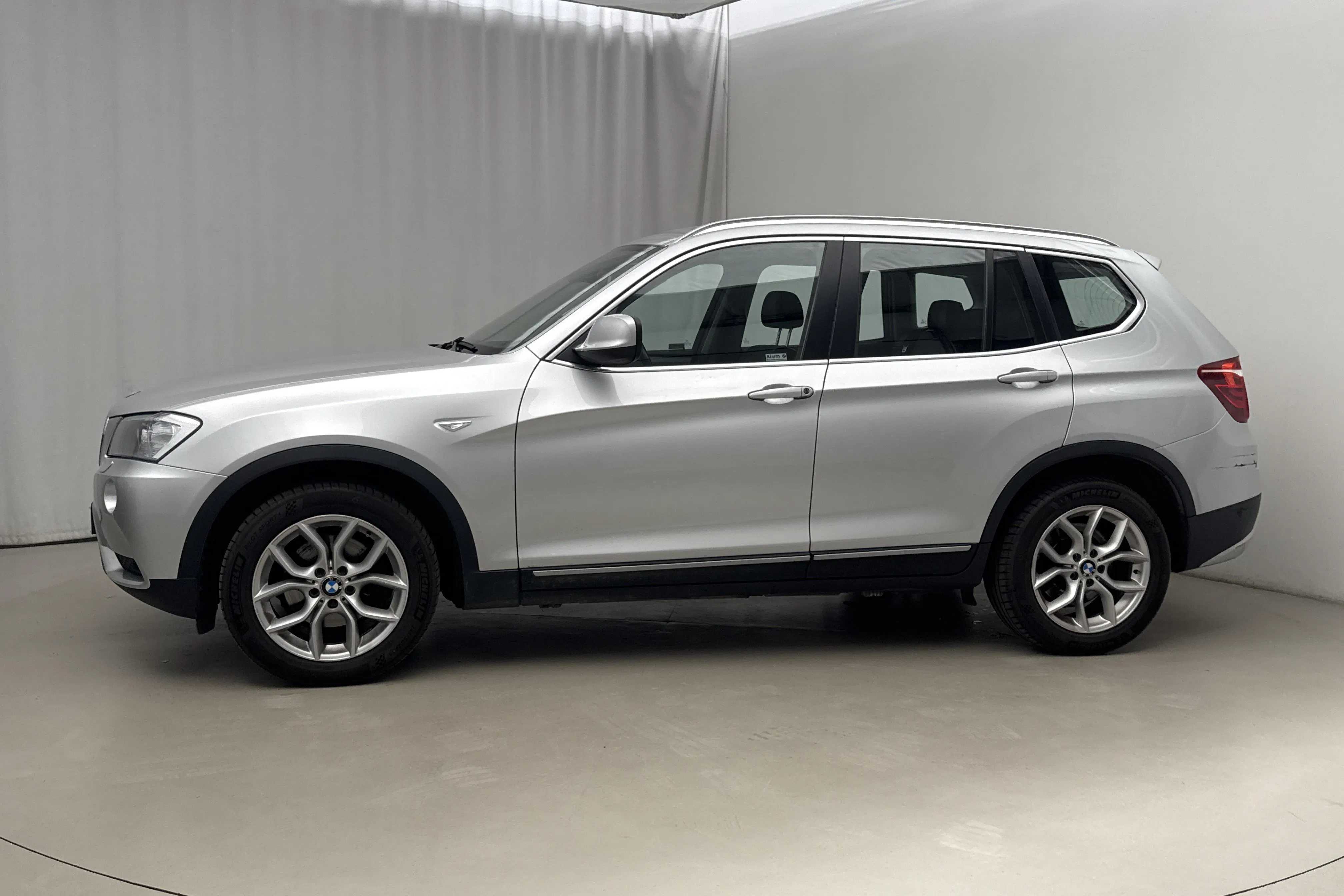 Presentationsfoto 2 av 14: BMW X3 xDrive20d, F25 (184hk) - 15 213 mil - Automat - Ljusgrå - 2011