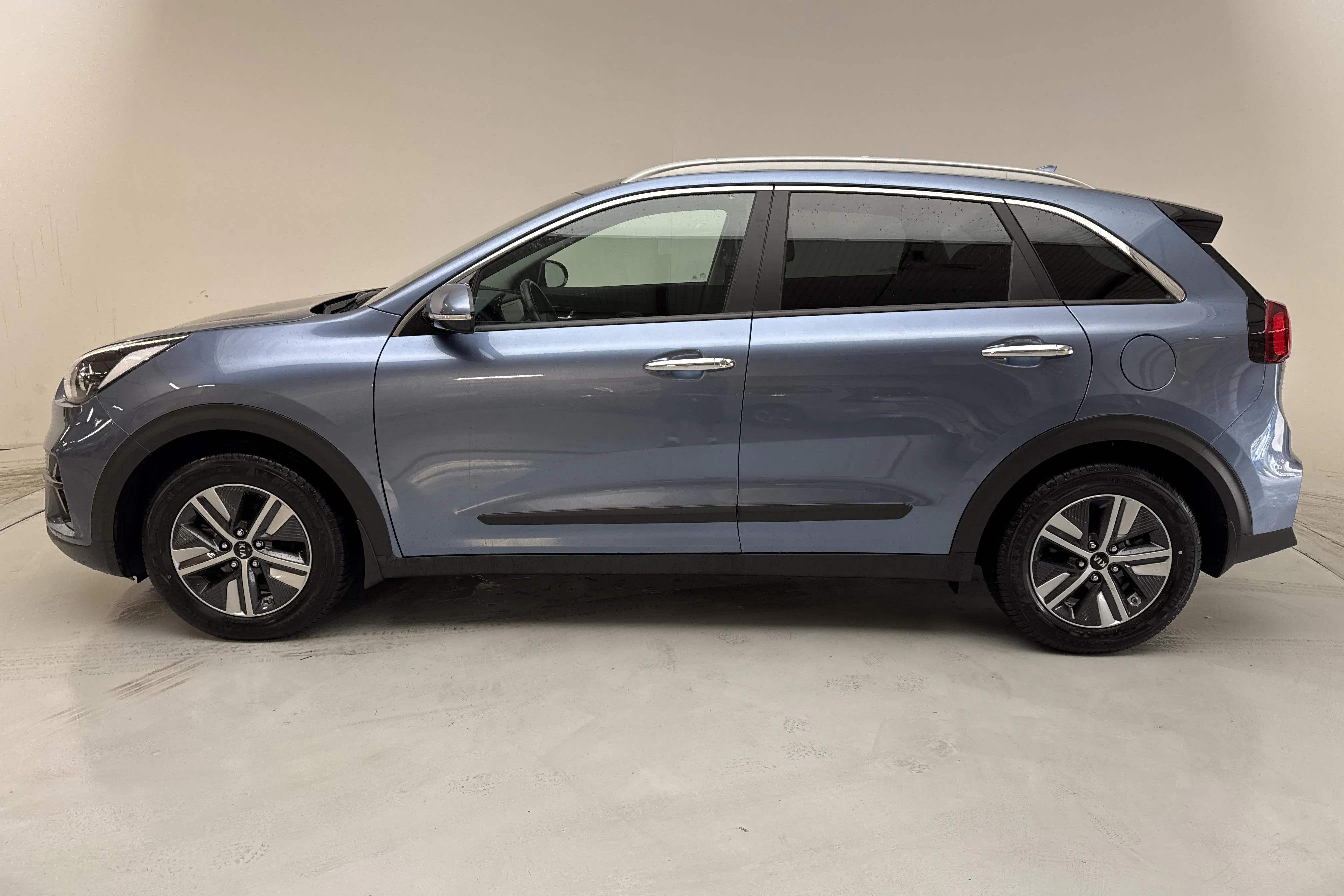 Presentationsfoto 2 av 13: KIA Niro Hybrid 1.6 (141hk) - 2 318 mil - Automat - blå - 2021