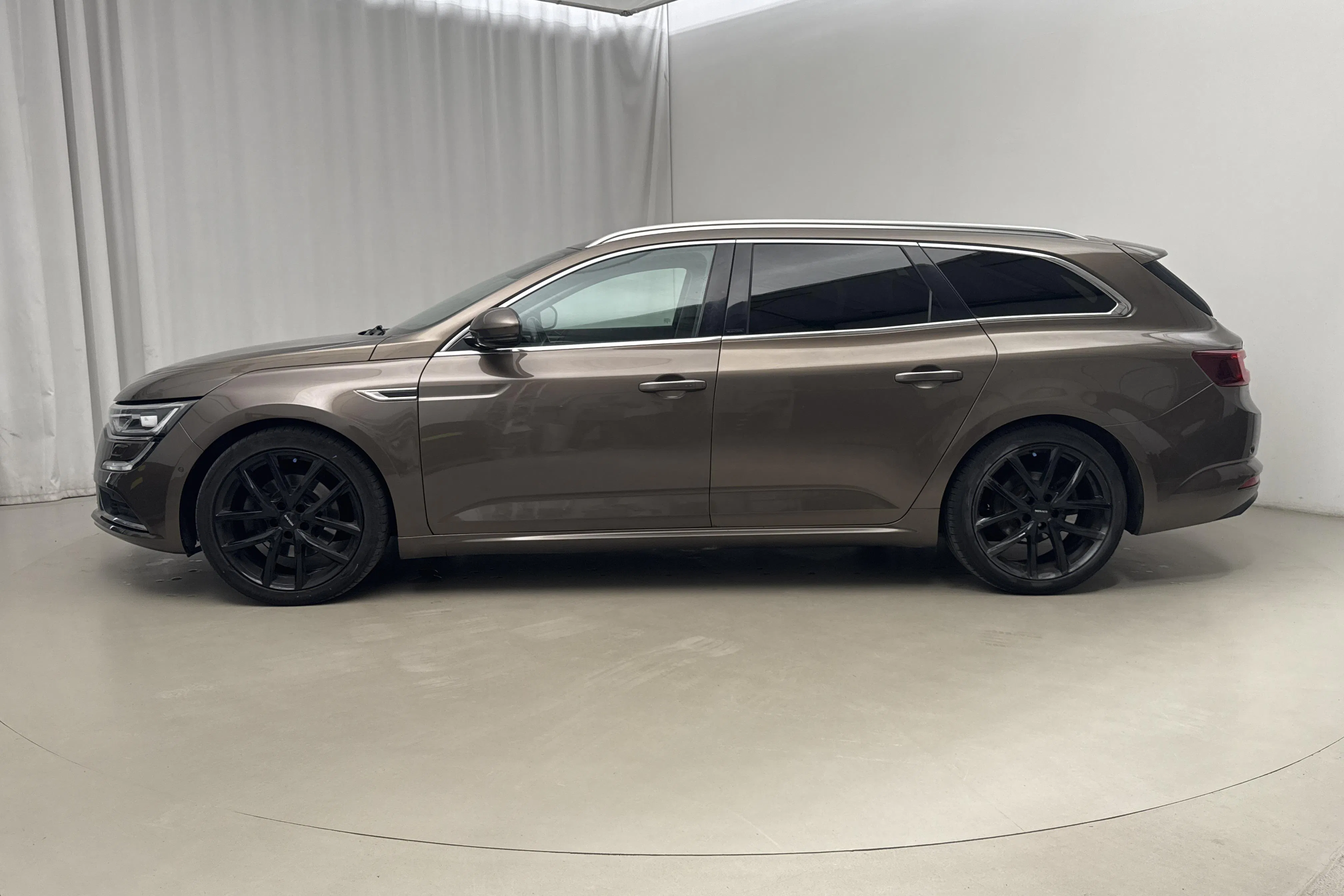 Presentation photo 2 of 18: Renault Talisman 1.6 dCi Kombi (160hk) - 130 390 km - Automatic - brown - 2017
