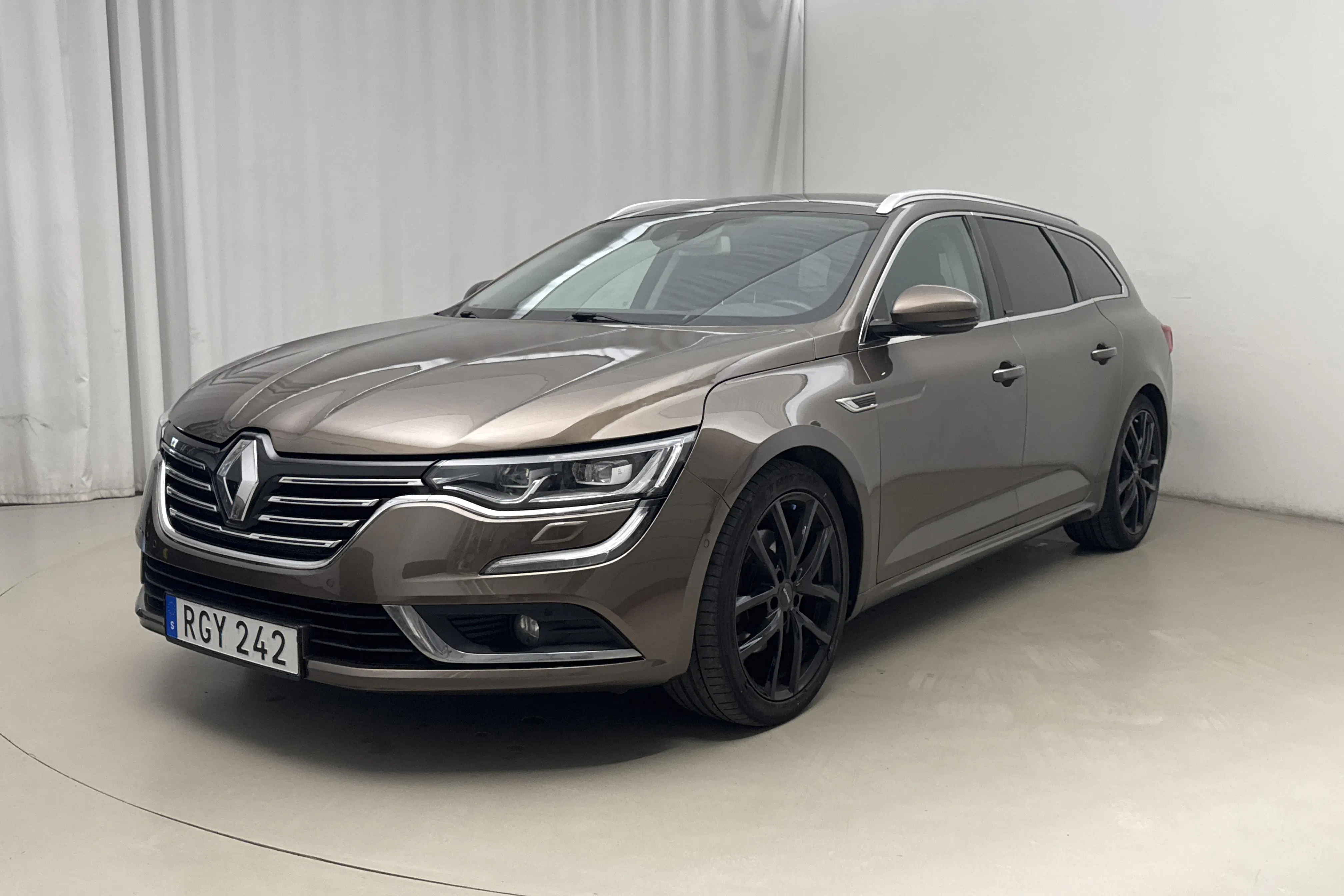 Presentation photo 1 of 18: Renault Talisman 1.6 dCi Kombi (160hk) - 130 390 km - Automatic - brown - 2017