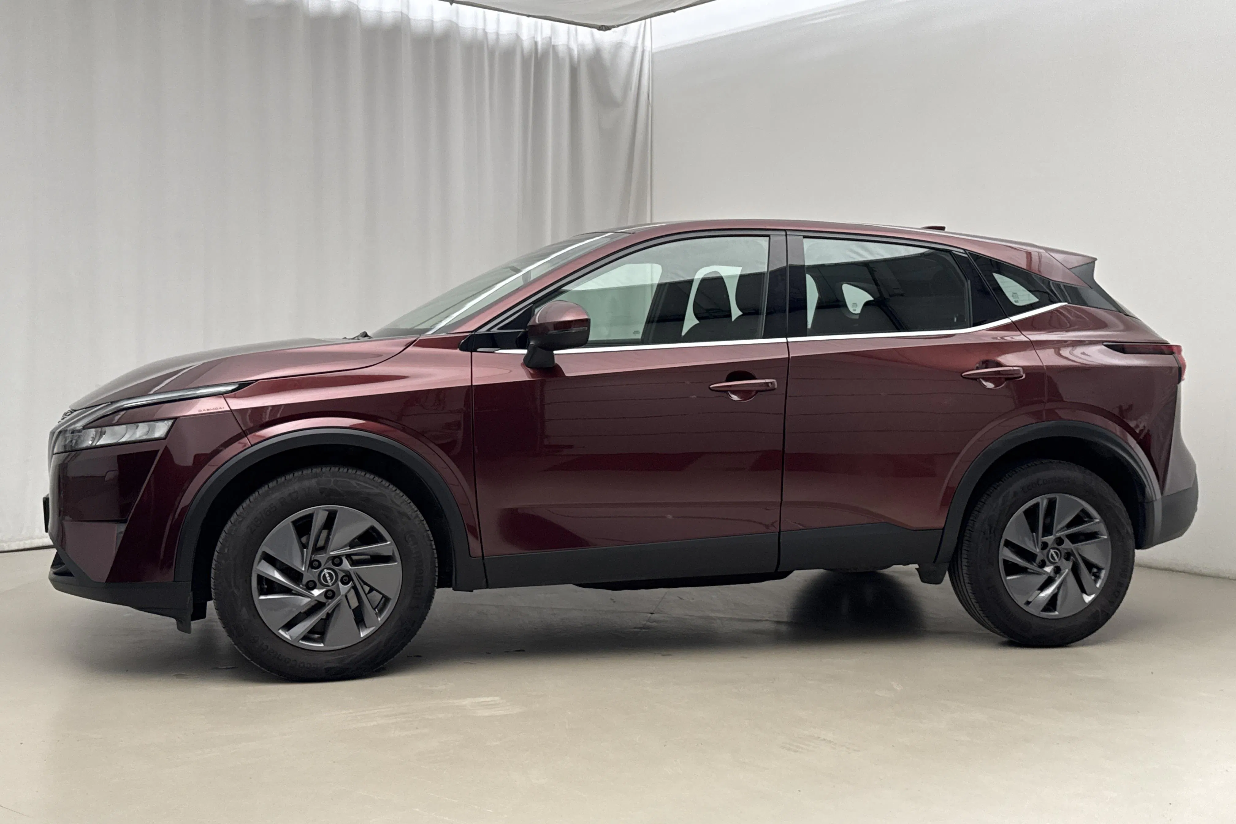 Presentation photo 2 of 16: Nissan Qashqai 1.3 MHEV (158hk) - 27 910 km - Automatic - dark red - 2023
