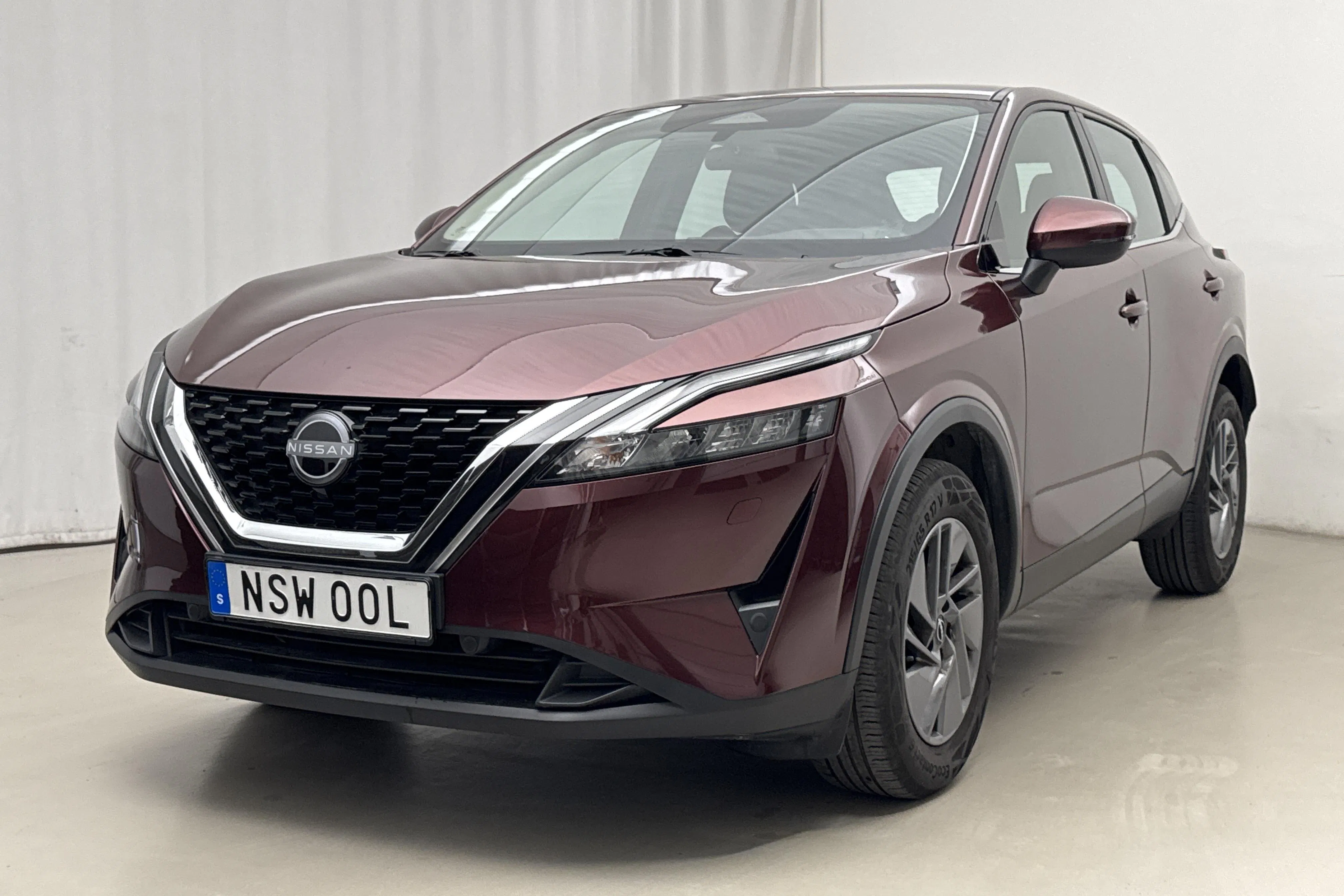 Presentation photo 1 of 16: Nissan Qashqai 1.3 MHEV (158hk) - 27 910 km - Automatic - dark red - 2023