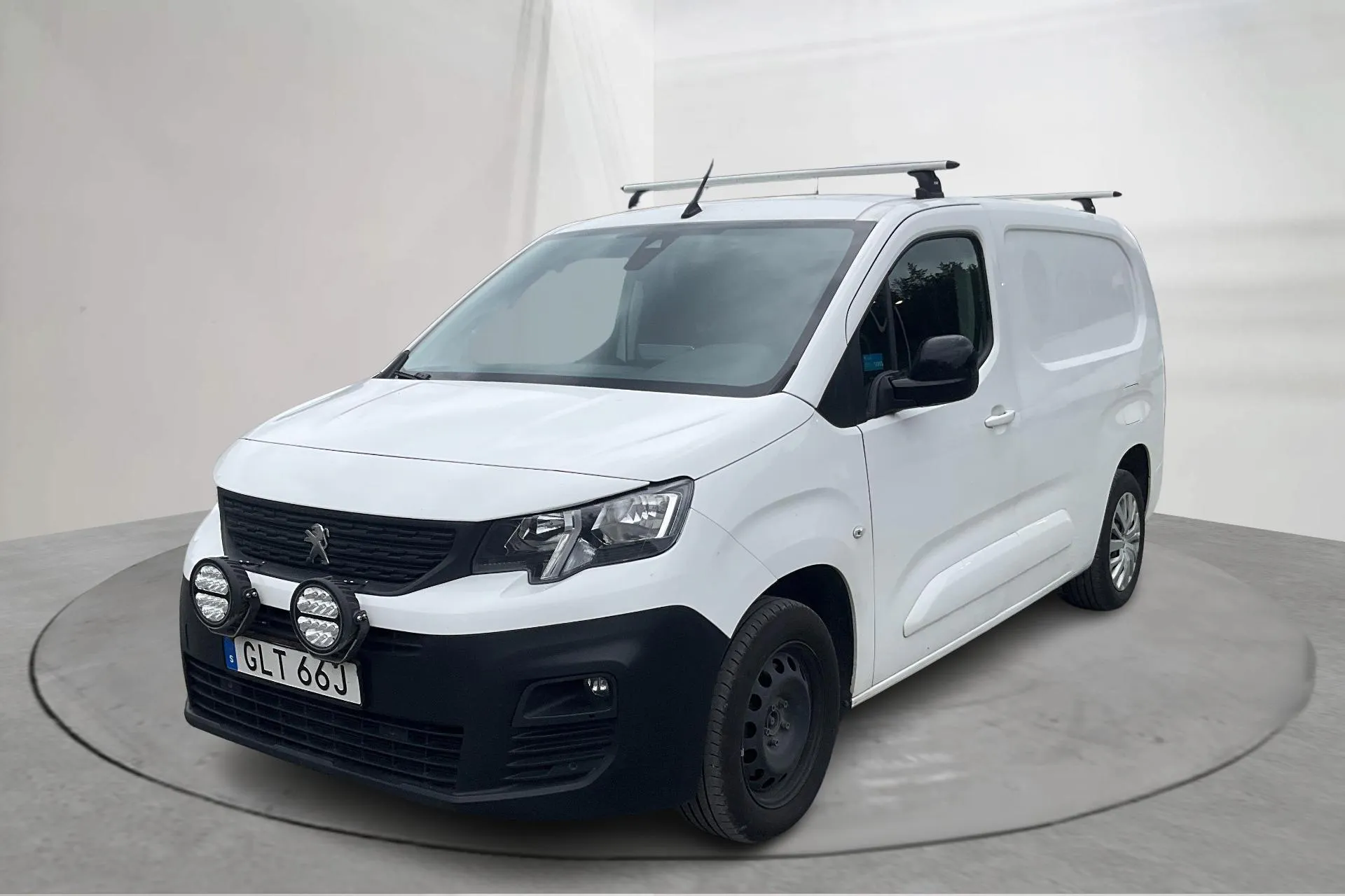 Presentation photo 1 of 14: Peugeot Partner 1.5 HDI Skåp (130hk) - 143 310 km - Automatic - white - 2020