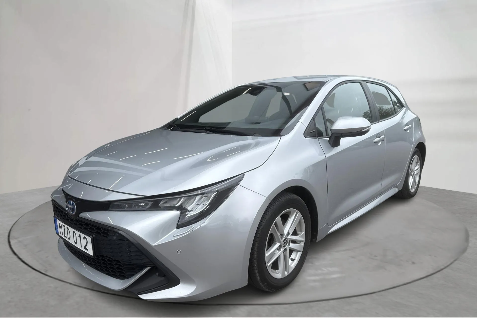 Presentation photo 1 of 13: Toyota Corolla 1.8 Hybrid 5dr (122hk) - 79 210 km - Automatic - silver - 2023