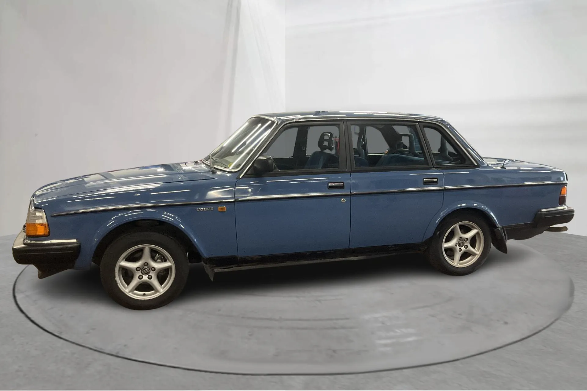 Presentation photo 2 of 14: Volvo 240 GL (116hk) - 218 840 km - Automatic - blue - 1988
