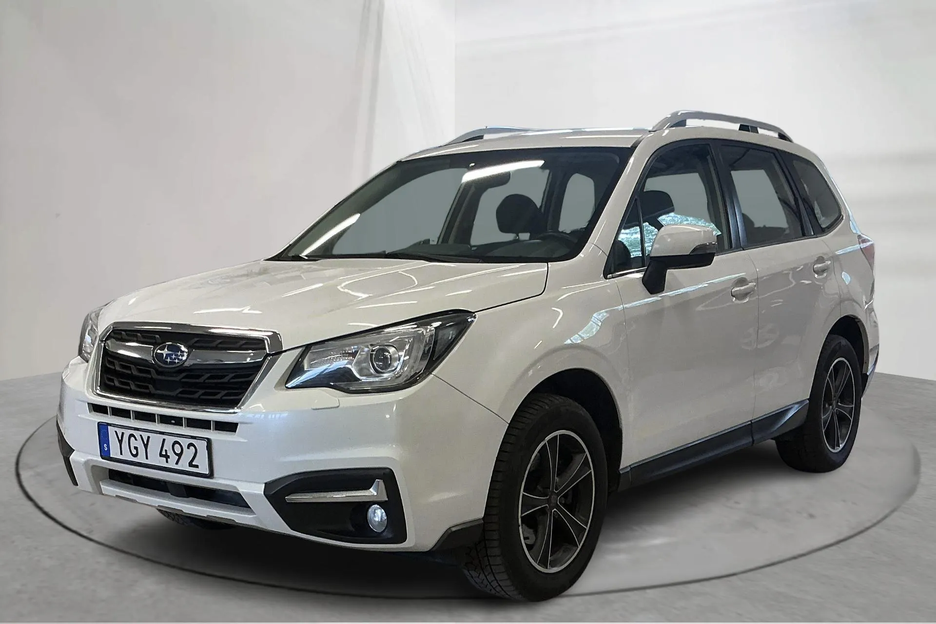 Presentation photo 1 of 14: Subaru Forester 2.0D (147hk) - 191 420 km - Automatic - white - 2016