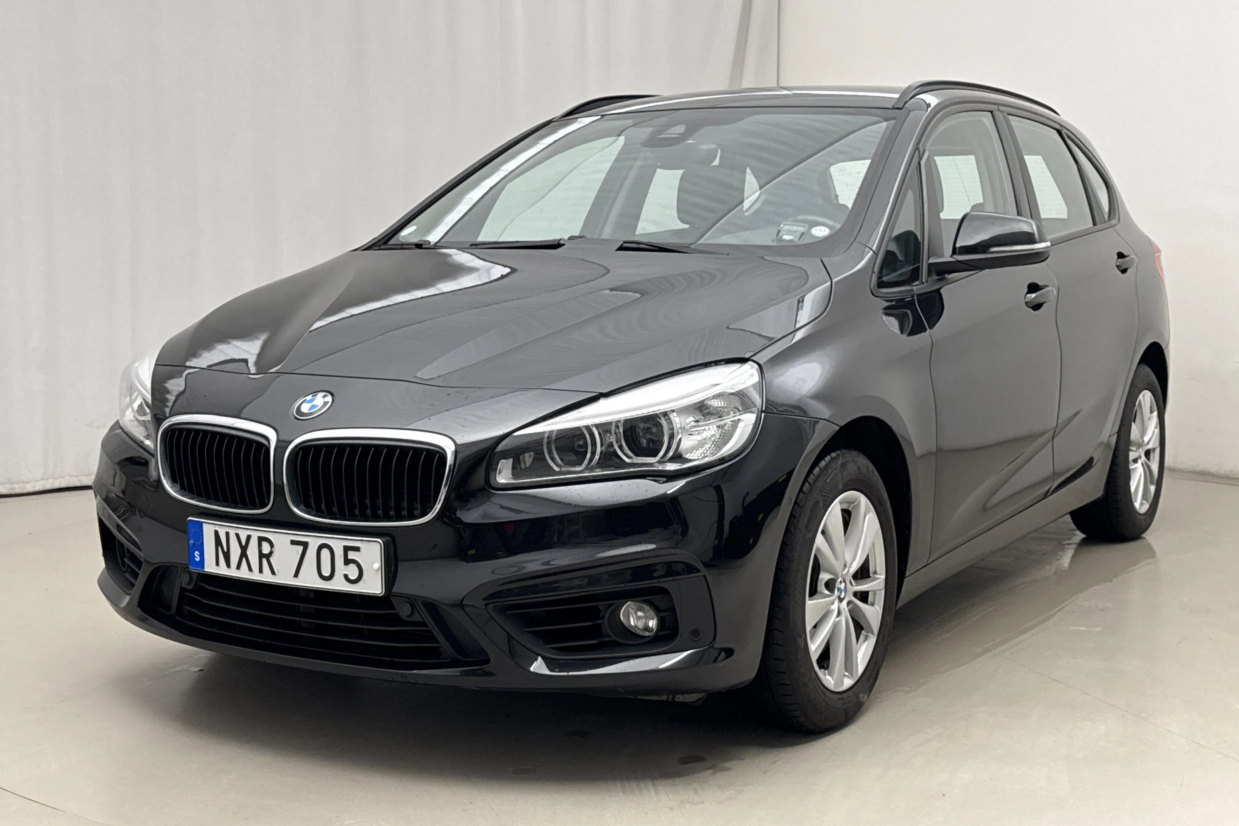 Presentationsfoto 1 av 16: BMW 218i Active Tourer, F45 (136hk) - 9 678 mil - Automat - svart - 2016