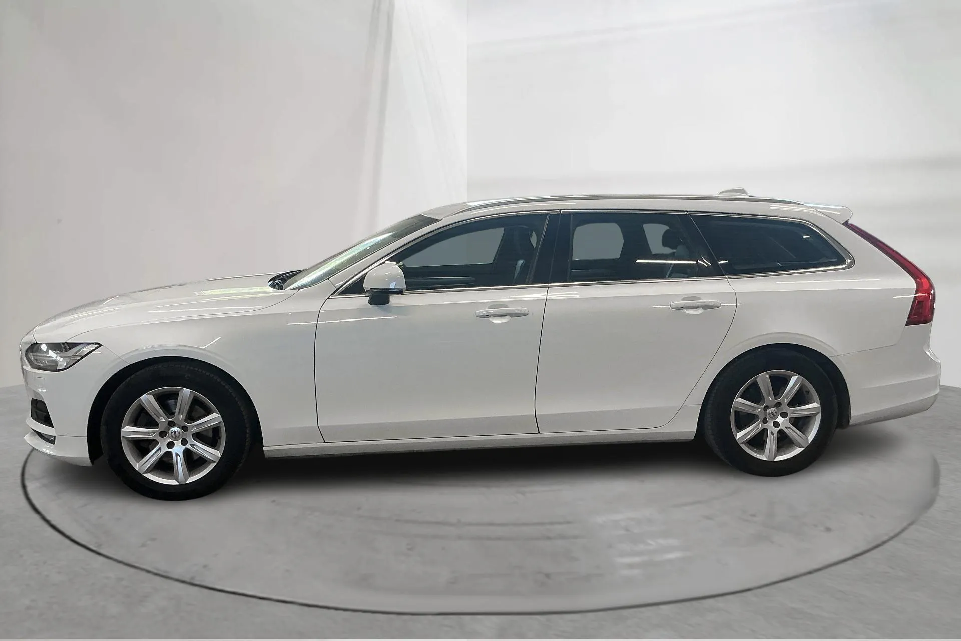 Presentation photo 2 of 15: Volvo V90 D3 AWD (150hk) - 19 613 Scandinavian mile - Automatic - white - 2017