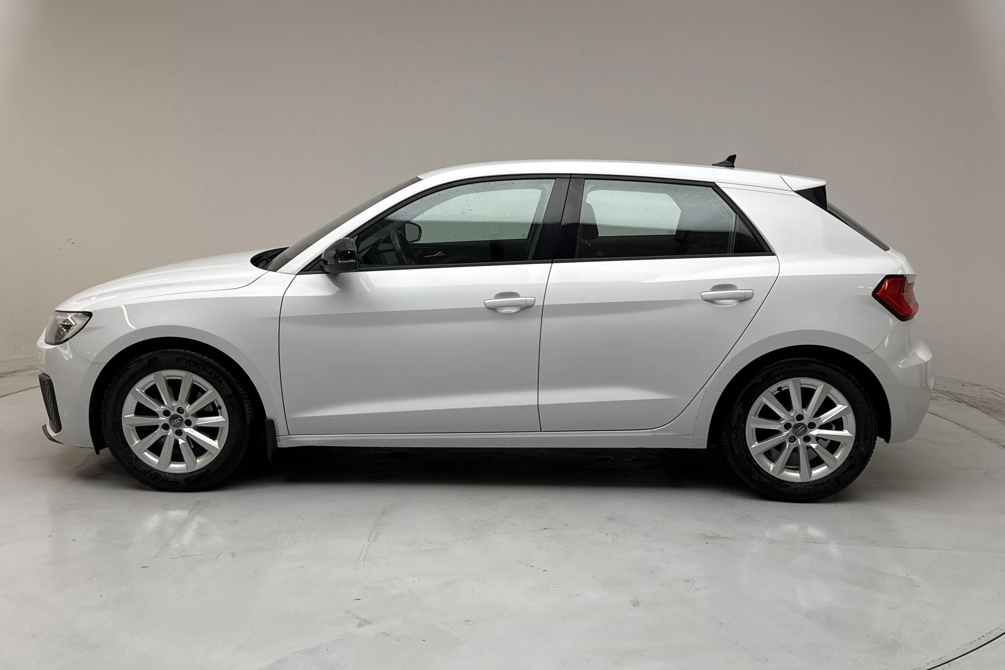 Presentationsfoto 2 av 12: Audi A1 Sportback 30 TFSI (116hk) - 6 753 mil - Manuell - vit - 2019