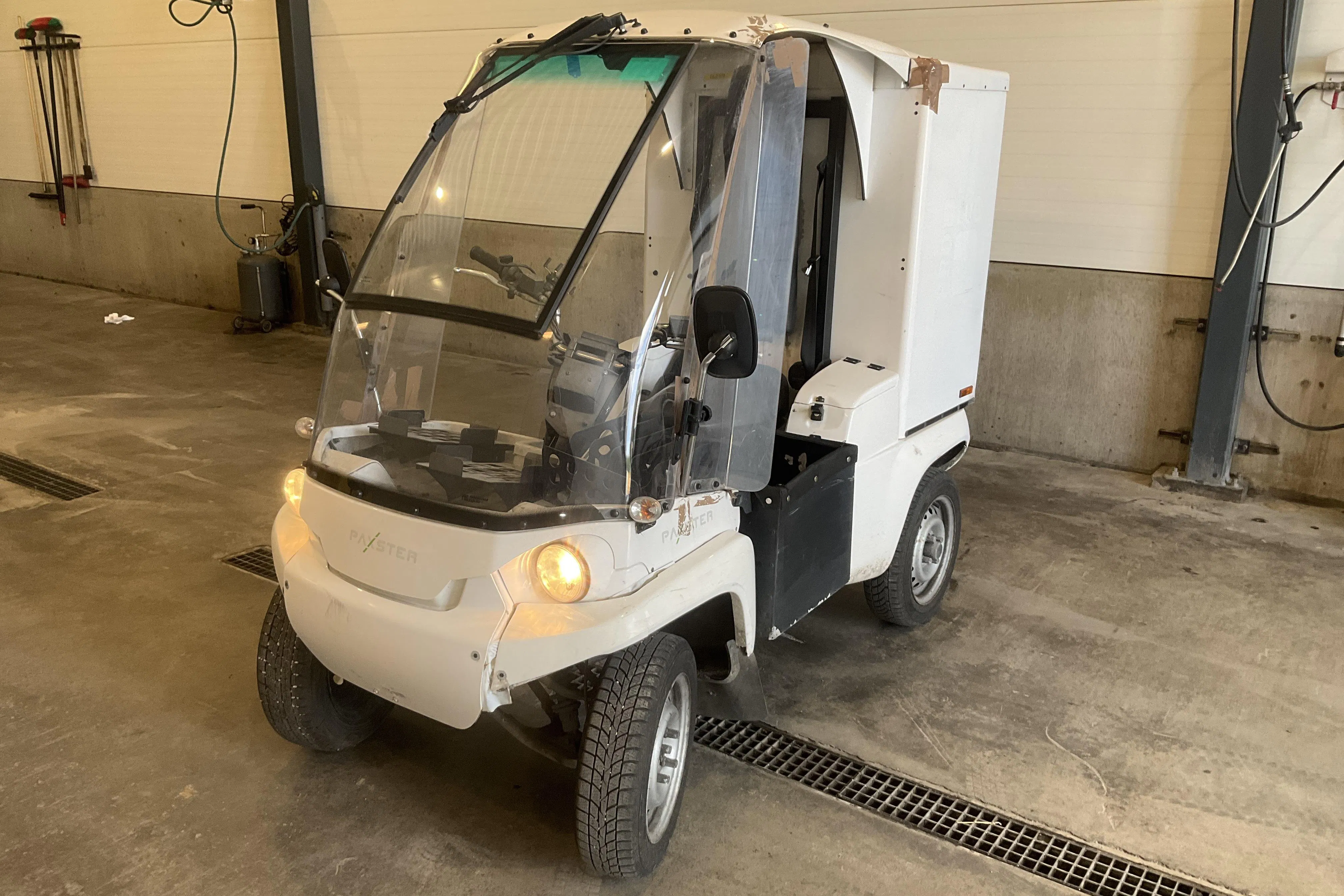 Presentation photo 1 of 12: PAXSTER PAXSTER - 34 470 km - Automatic - white - 2018