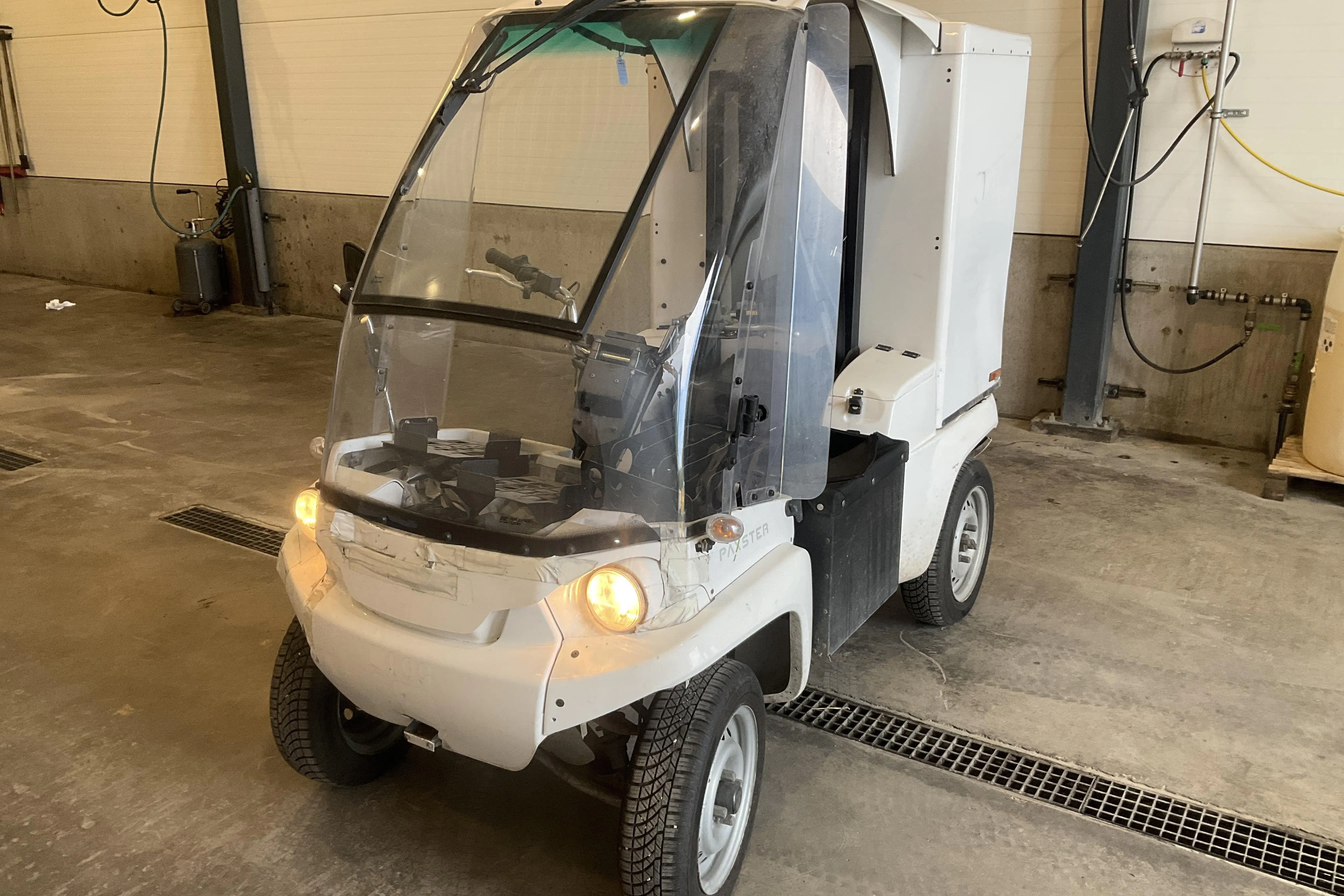 Presentation photo 1 of 13: PAXSTER EDV 1601 - 32 150 km - Automatic - white - 2018