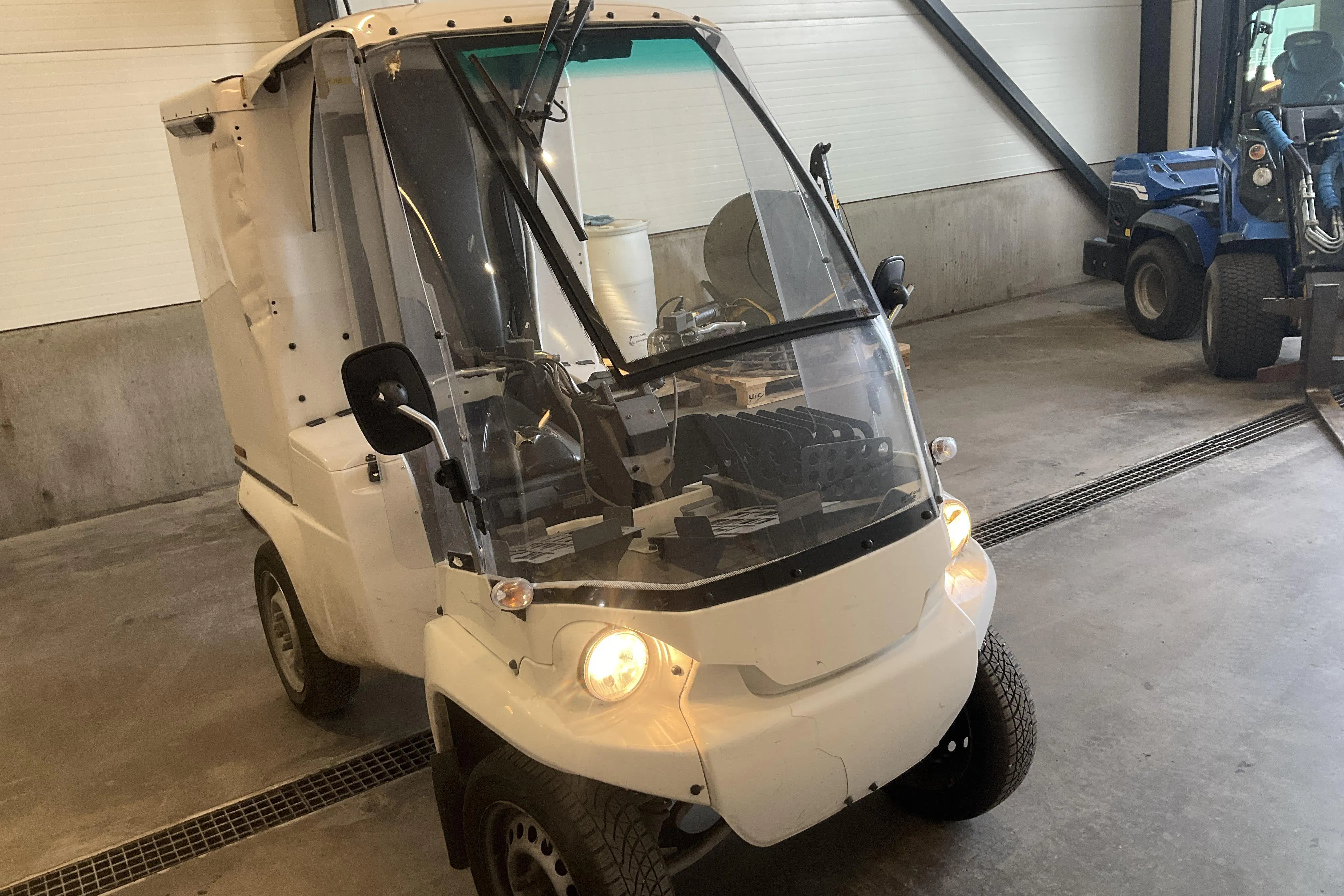 Presentation photo 2 of 13: PAXSTER EDV 1601 - 36 510 km - Automatic - white - 2018