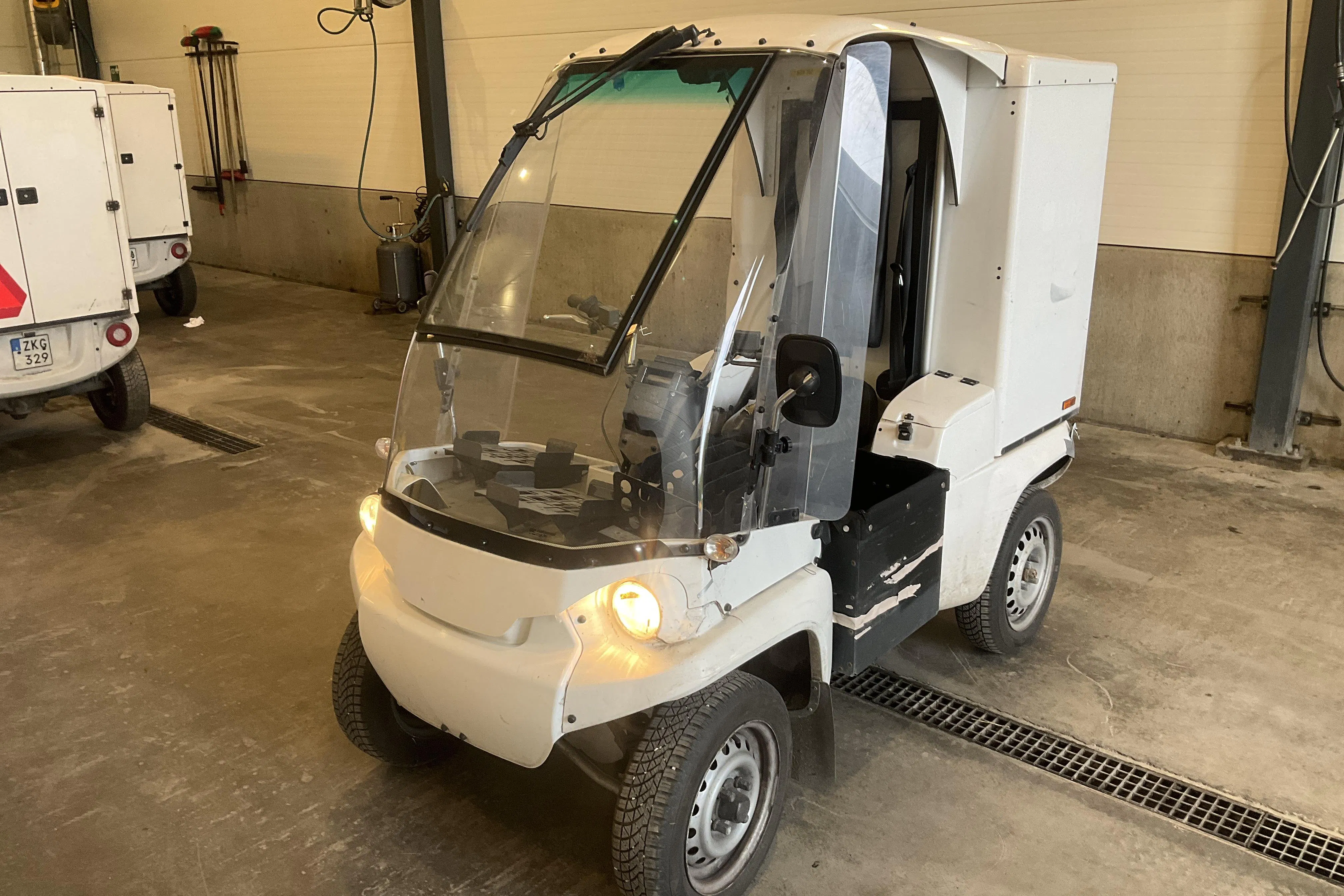 Presentation photo 1 of 13: PAXSTER EDV 1601 - 36 510 km - Automatic - white - 2018