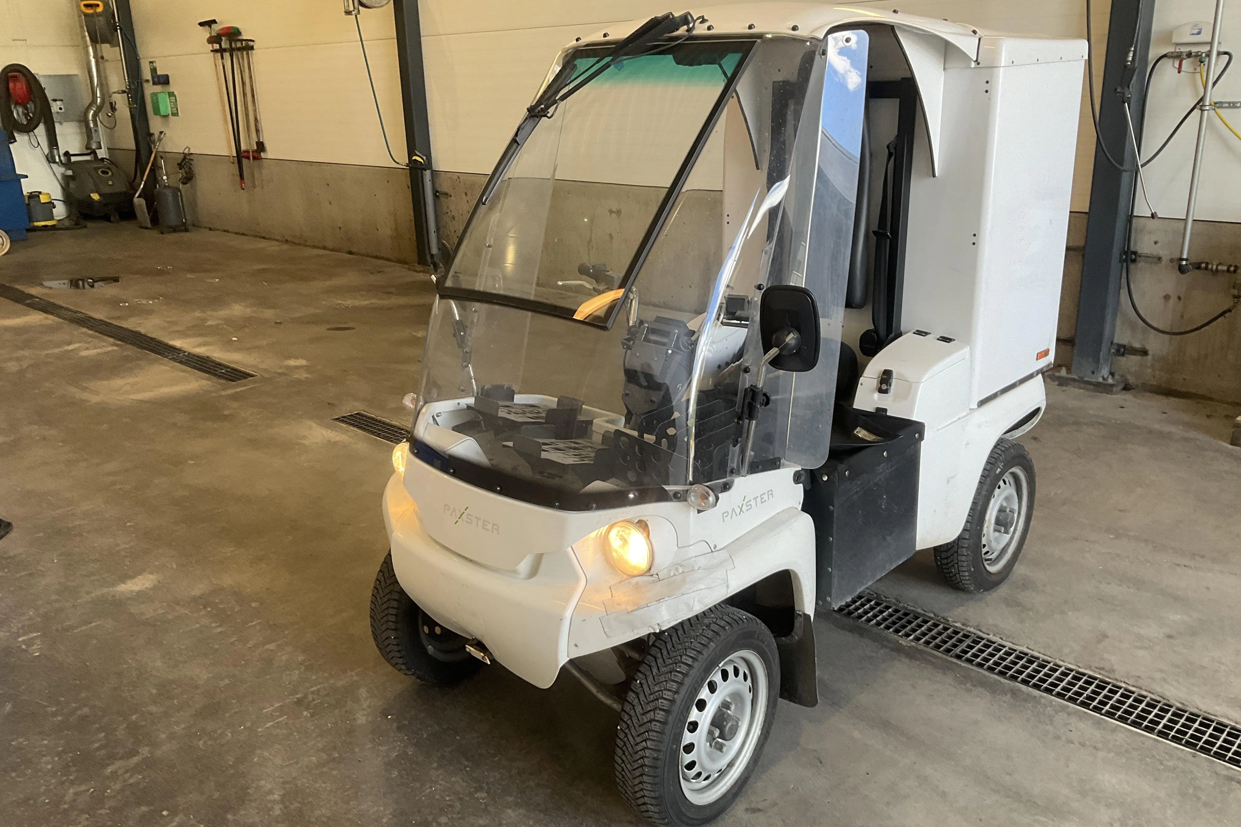 Presentationsfoto 1 av 12: PAXSTER EDV 1601 - 27 100 km - Automat - vit - 2018