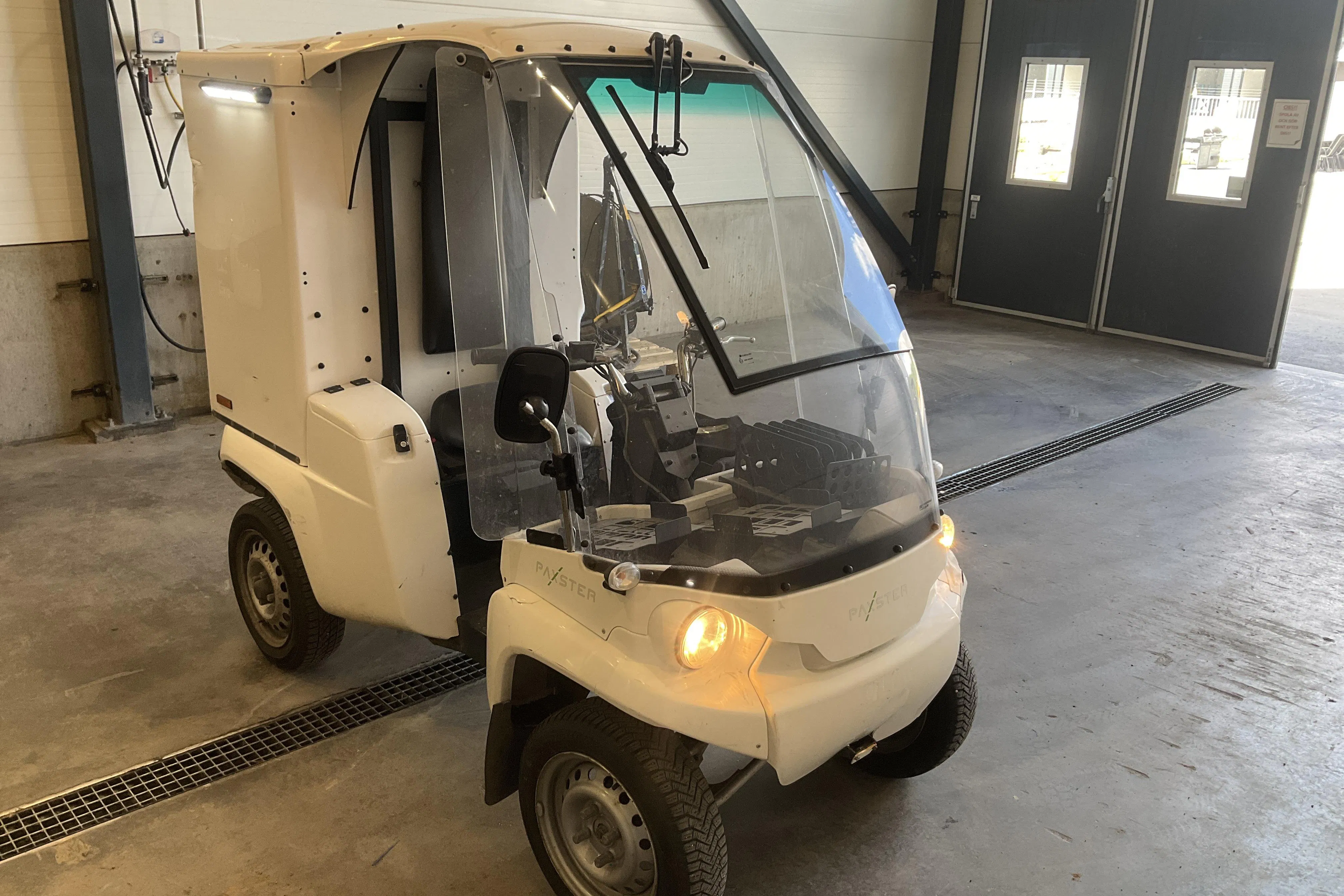 Presentationsfoto 2 av 12: PAXSTER EDV 1601 - 27 100 km - Automat - vit - 2018