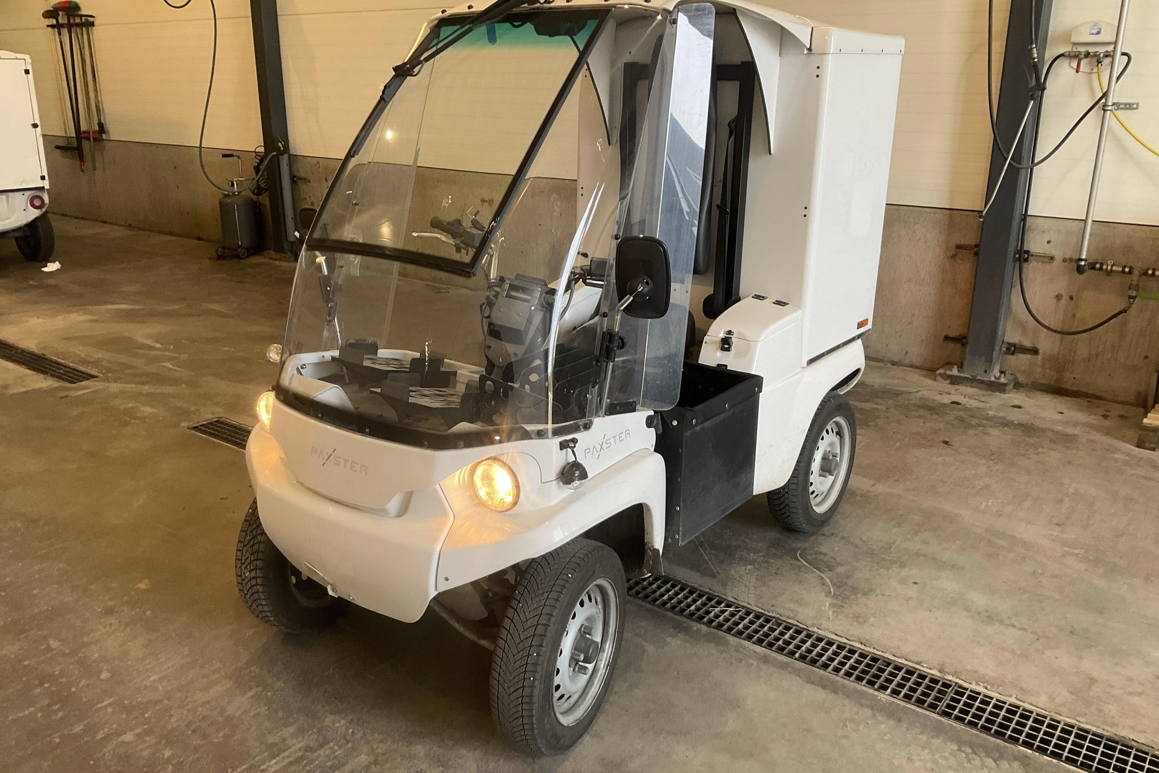 Presentation photo 1 of 12: PAXSTER EDV 1601 - 20 290 km - Automatic - white - 2018