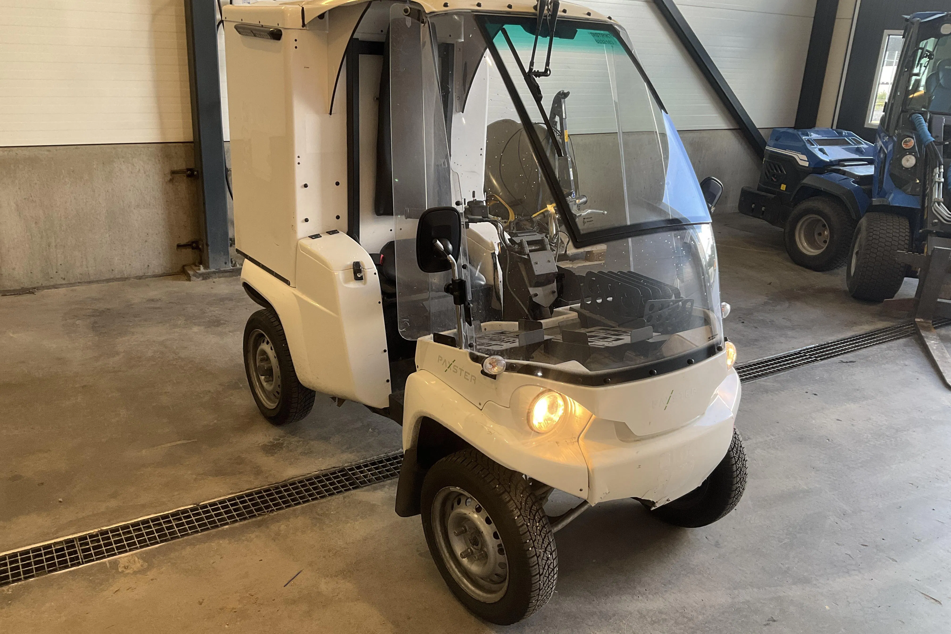 Presentation photo 1 of 12: PAXSTER EDV 1601 - 22 870 km - Automatic - white - 2018