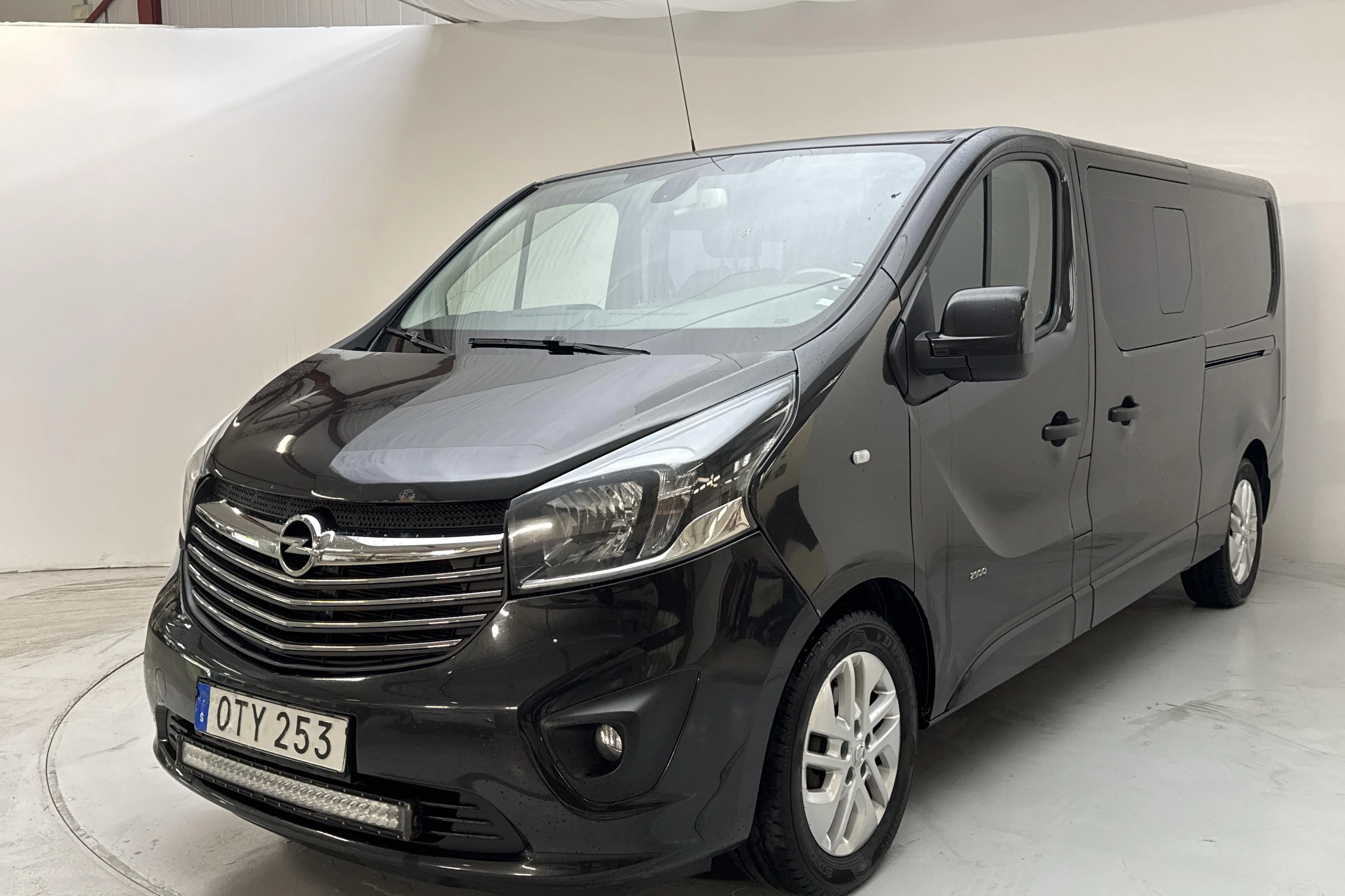 Presentation photo 1 of 14: Opel Vivaro 1.6 BITURBO (140hk) - 217 050 km - Manual - black - 2016