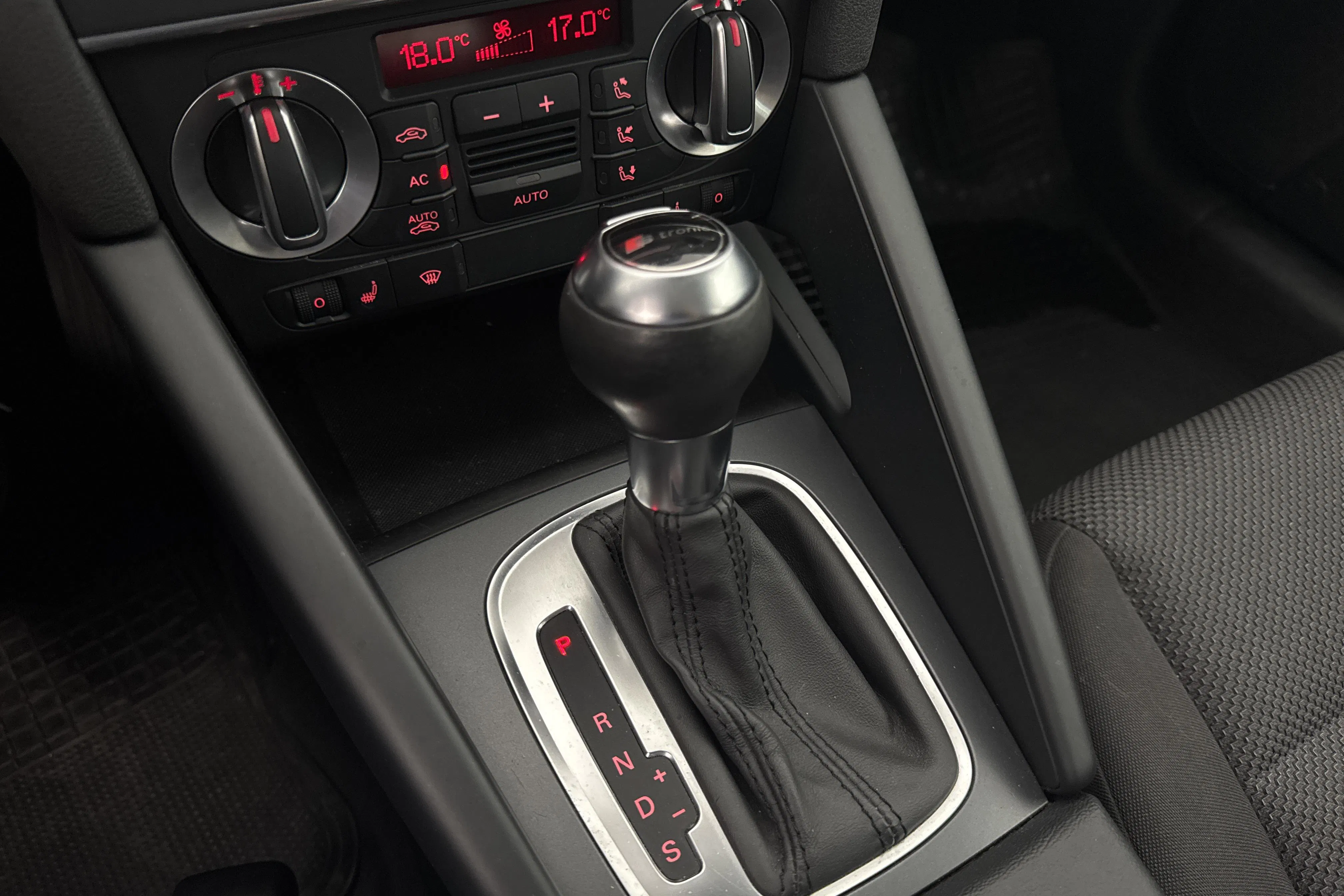 Præsentationsfoto 15 af 15: Audi A3 1.6 TDI Sportback (105hk) - 131 370 kilometer - Salgsautomat - Hvid - 2013