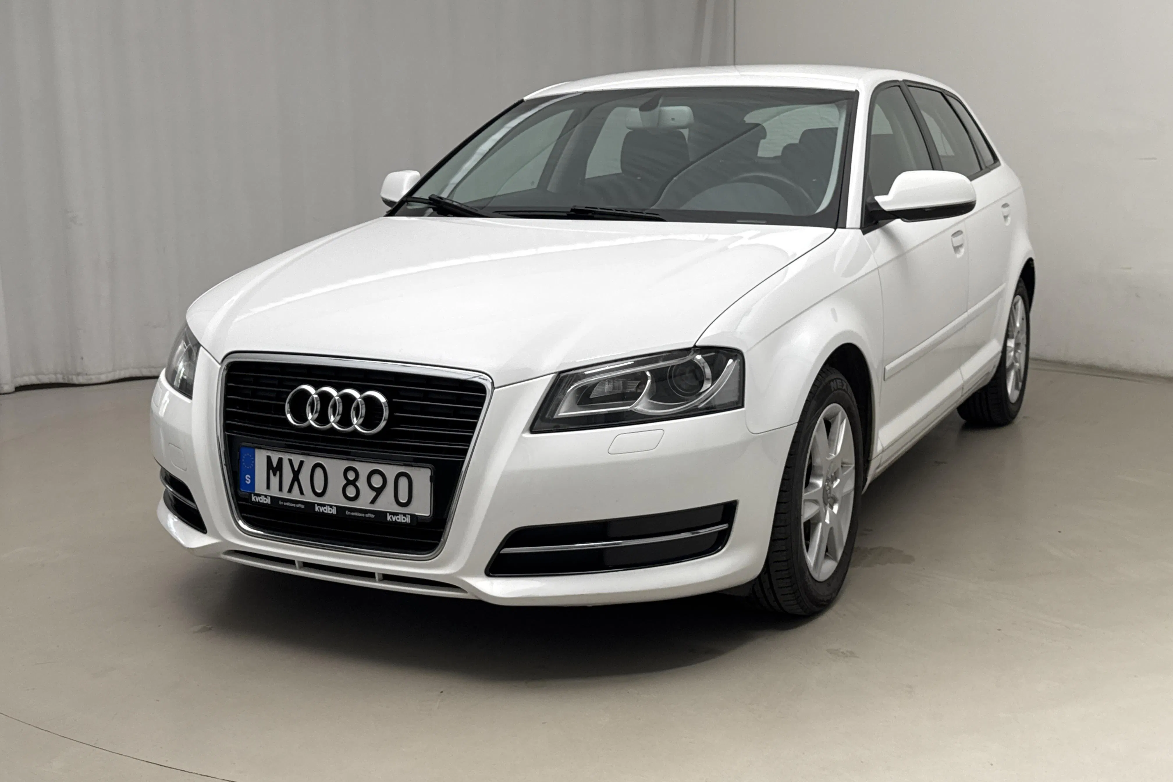 Præsentationsfoto 1 af 15: Audi A3 1.6 TDI Sportback (105hk) - 131 370 kilometer - Salgsautomat - Hvid - 2013