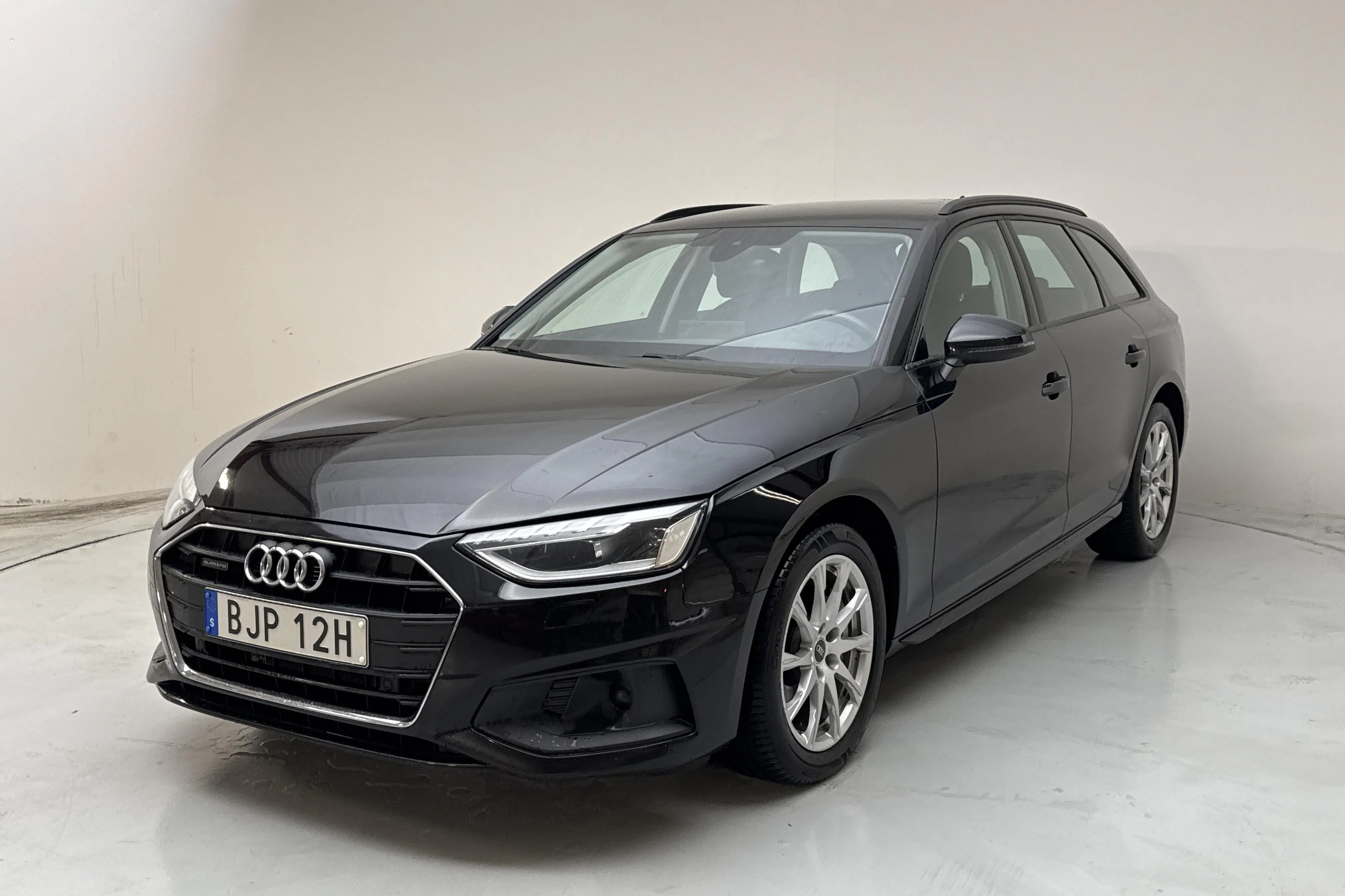 Presentationsfoto 1 av 13: Audi A4 Avant 40 TDI quattro (204hk) - 15 933 mil - Automat - svart - 2022