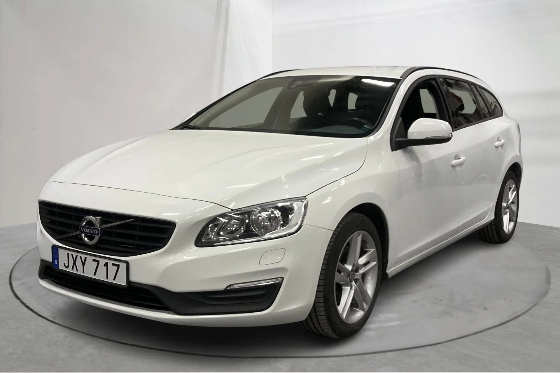 Presentation photo 1 of 14: Volvo V60 D2 (120hk) - 18 994 Scandinavian mile - Manual - white - 2016