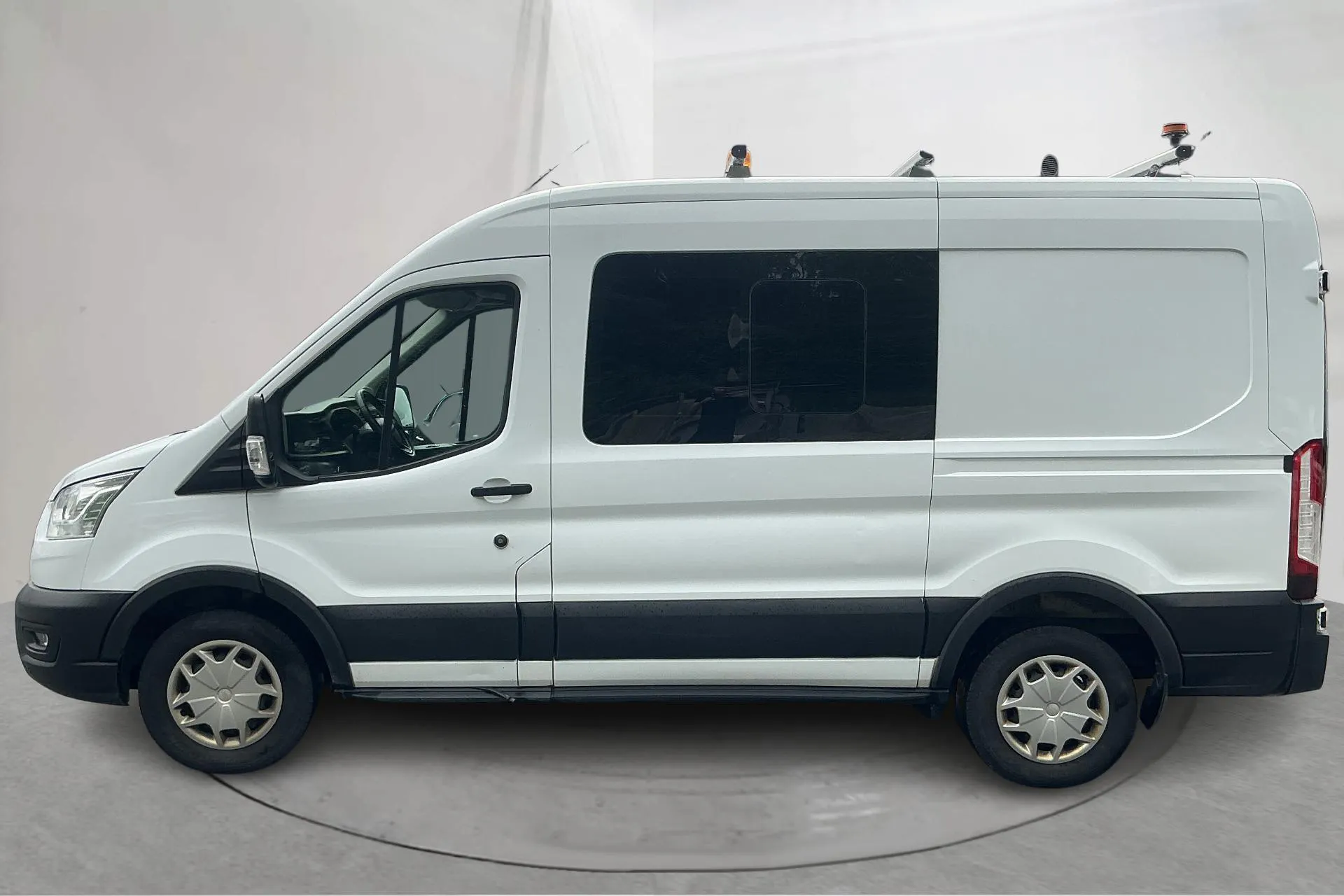 Presentation photo 2 of 13: Ford Transit 350 2.0 TDCi AWD Skåp (130hk) - 172 030 km - Manual - white - 2019