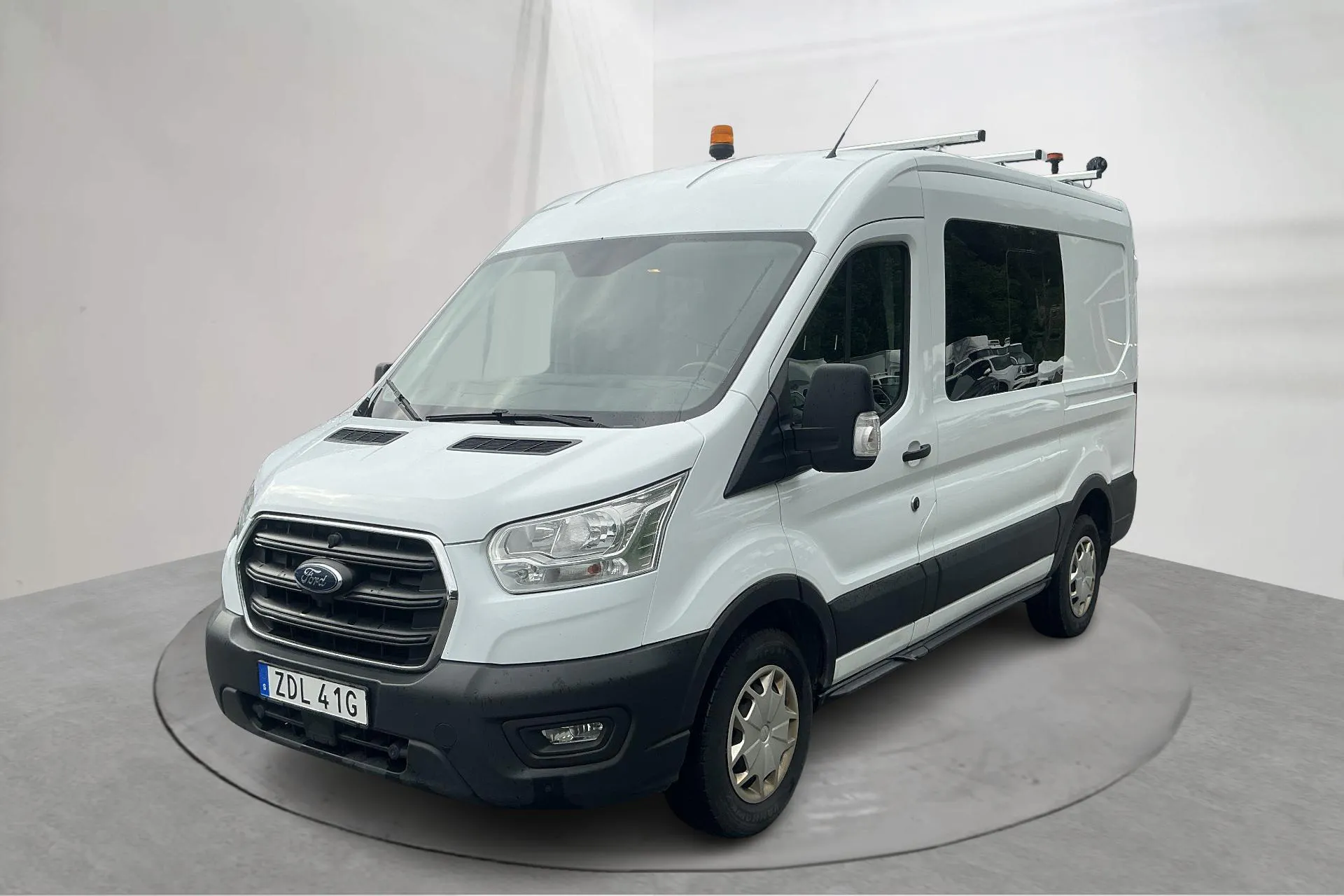 Presentation photo 1 of 13: Ford Transit 350 2.0 TDCi AWD Skåp (130hk) - 172 030 km - Manual - white - 2019