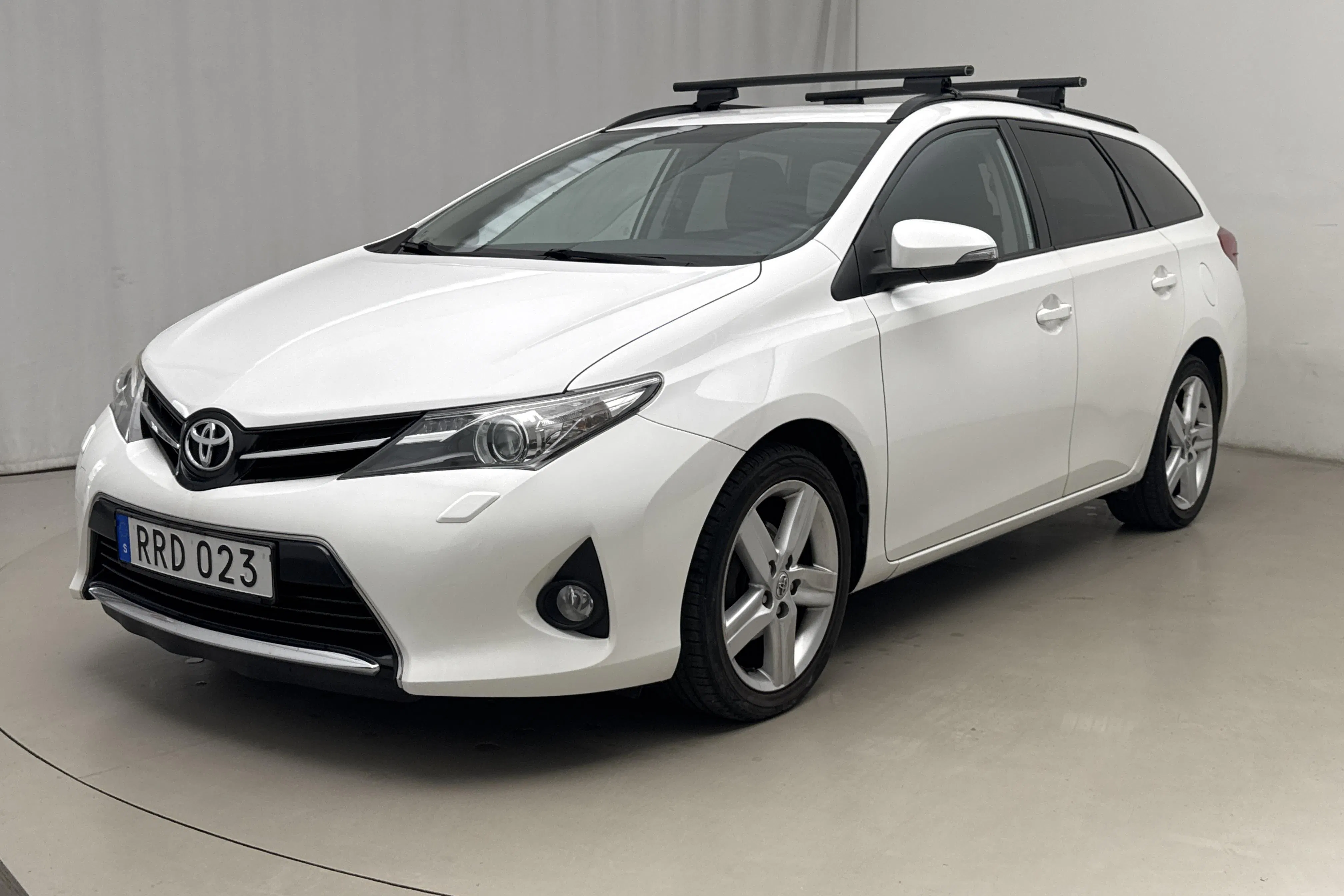 Presentation photo 1 of 14: Toyota Auris 1.6 Valvematic Touring Sports (132hk) - 137 800 km - Manual - white - 2014