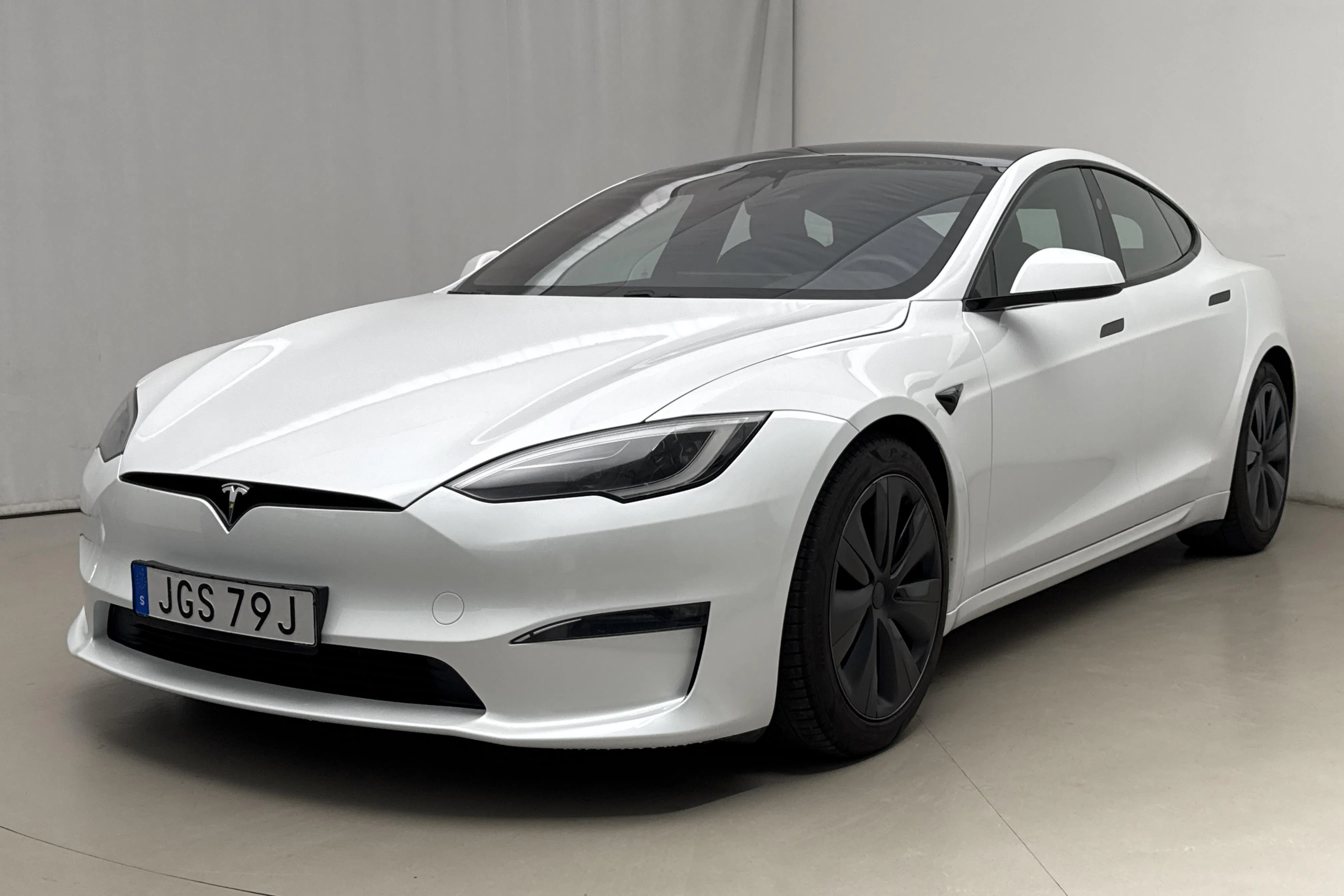 Presentation photo 1 of 26: Tesla Model S Dual Motor Long Range AWD - 9 345 Scandinavian mile - Automatic - white - 2023