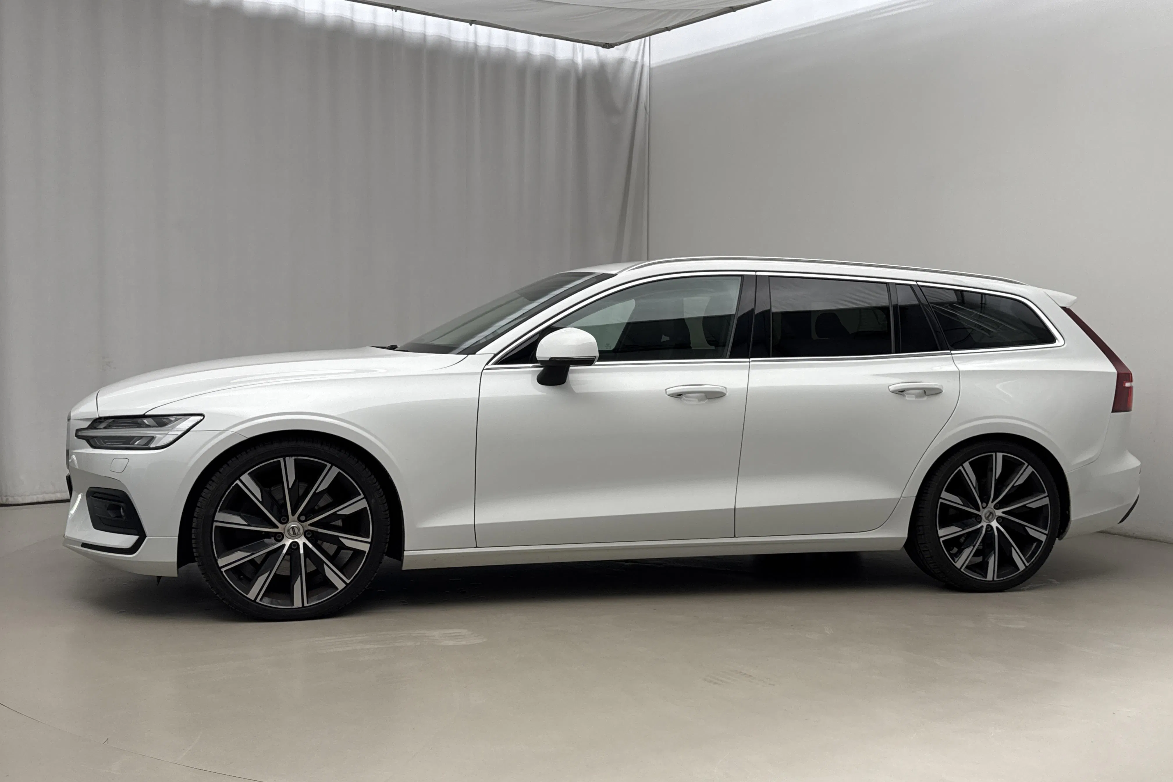 Presentation photo 2 of 21: Volvo V60 T6 AWD (310hk) - 110 320 km - Automatic - white - 2019