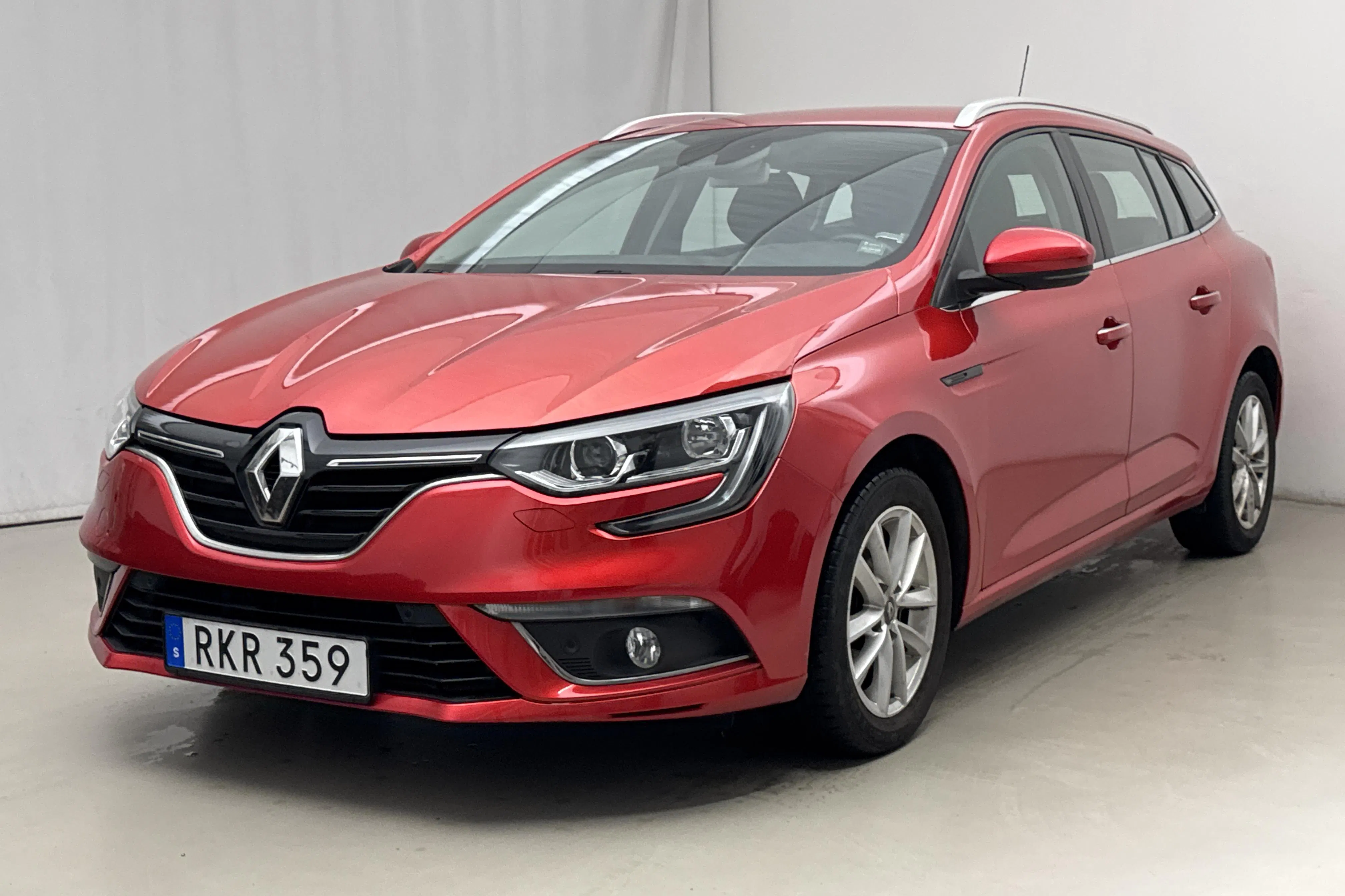 Presentation photo 1 of 16: Renault Mégane 1.2 TCe Sport Tourer (130hk) - 79 110 km - Manual - red - 2017