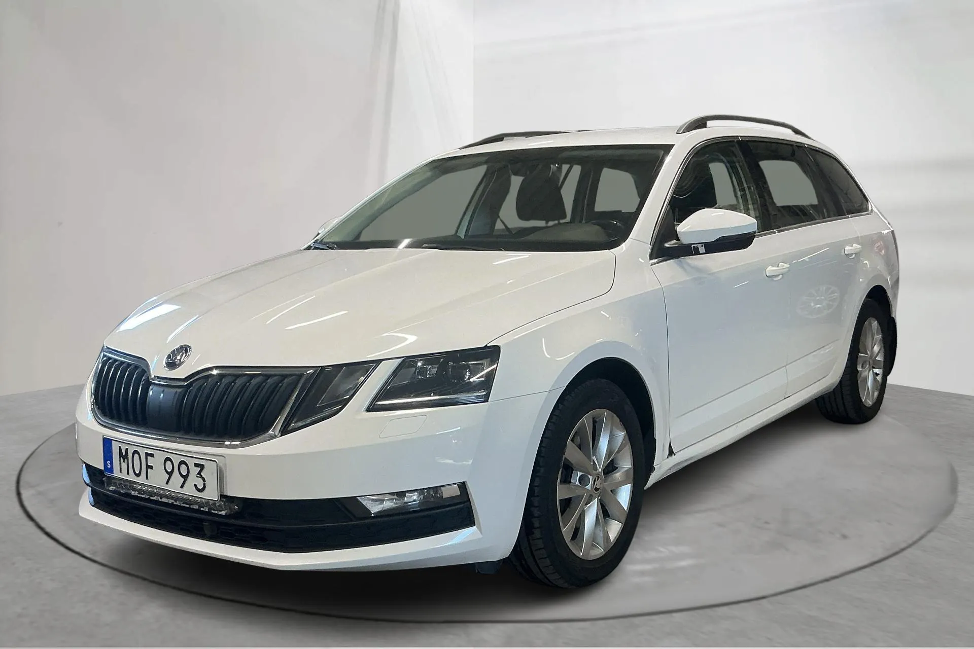 Presentationsfoto 1 av 15: Skoda Octavia III 2.0 TDI CR Combi 4x4 (150hk) - 27 574 mil - Manuell - vit - 2018