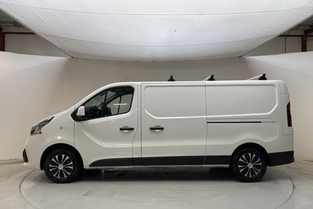 Presentation photo 2 of 14: Renault Trafic 2.0 dCi Skåp (120hk) - 127 200 km - Manual - white - 2020