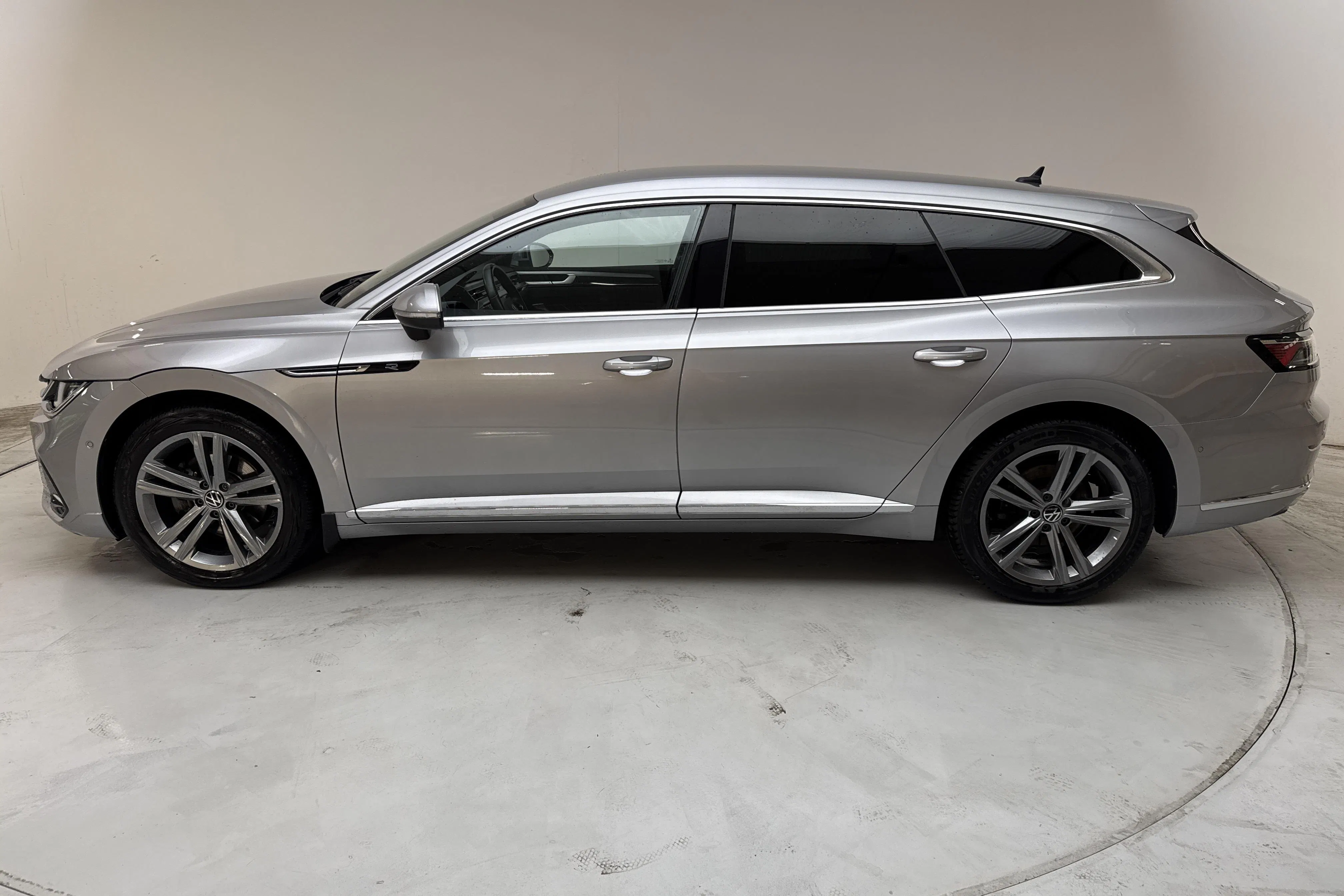 Presentation photo 2 of 19: VW Arteon eHybrid 1.4 TSI (218hk) - 112 140 km - Automatic - silver - 2023