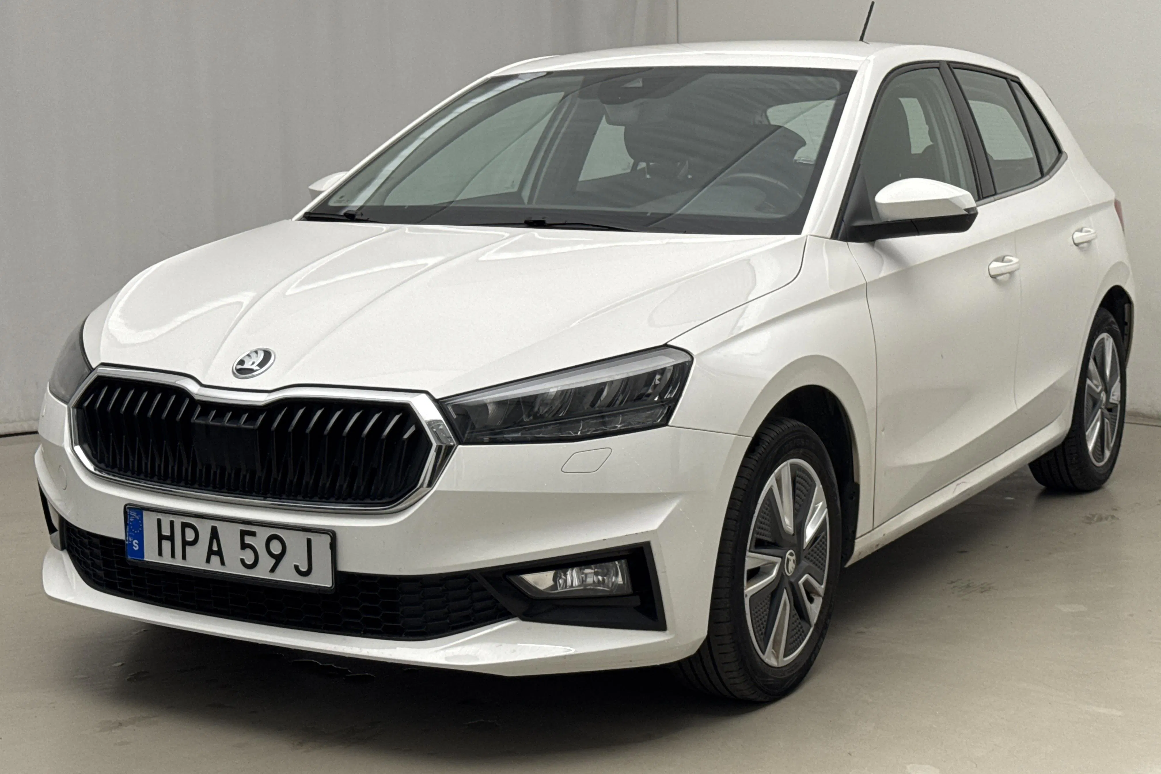 Presentation photo 1 of 17: Skoda Fabia 1.0 TSI (110hk) - 132 670 km - Automatic - white - 2022