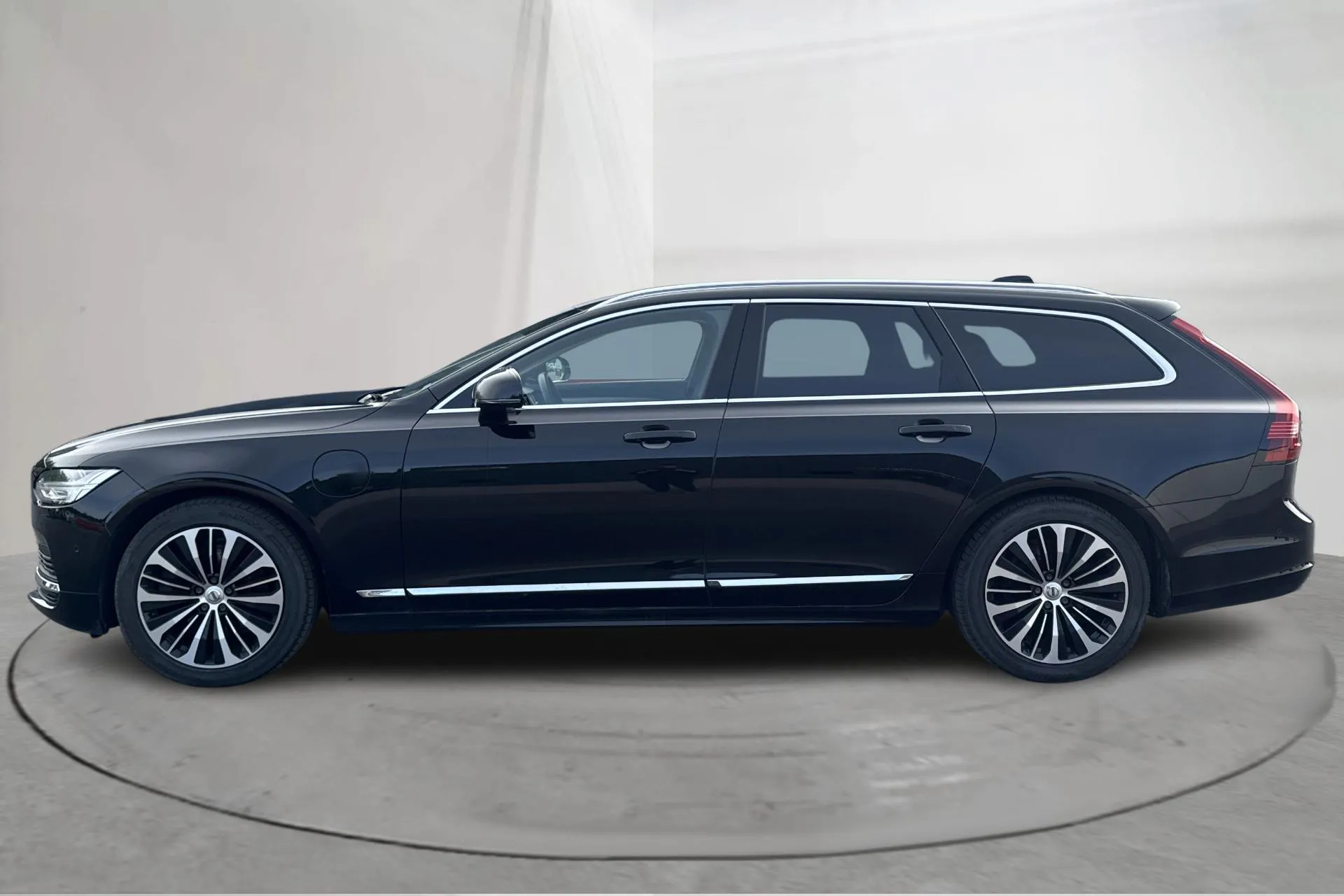 Presentation photo 2 of 19: Volvo V90 T6 AWD Recharge (350hk) - 141 000 km - Automatic - black - 2023