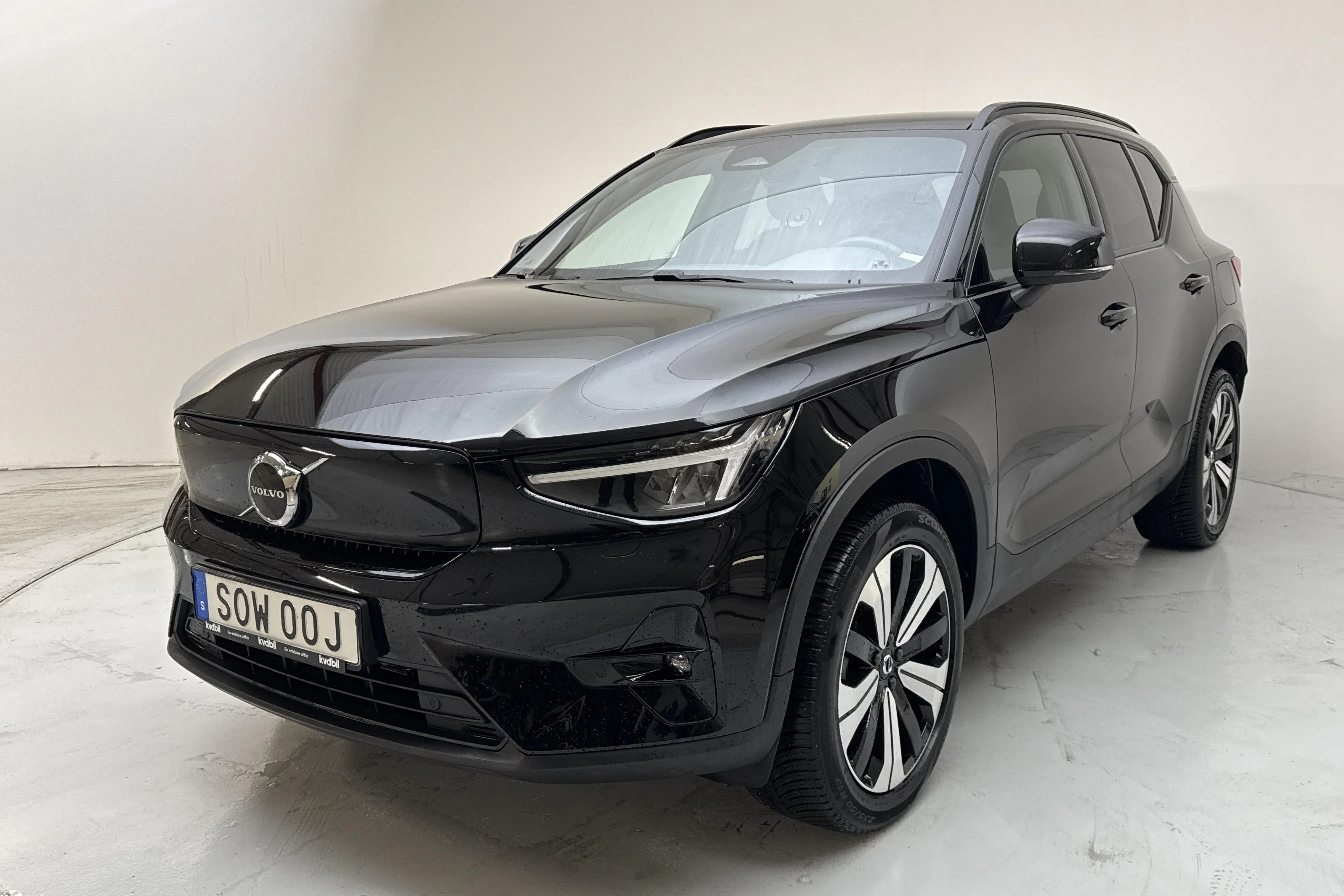 Presentationsfoto 1 av 16: Volvo XC40 P6 Recharge (231hk) - 3 336 mil - Automat - svart - 2023