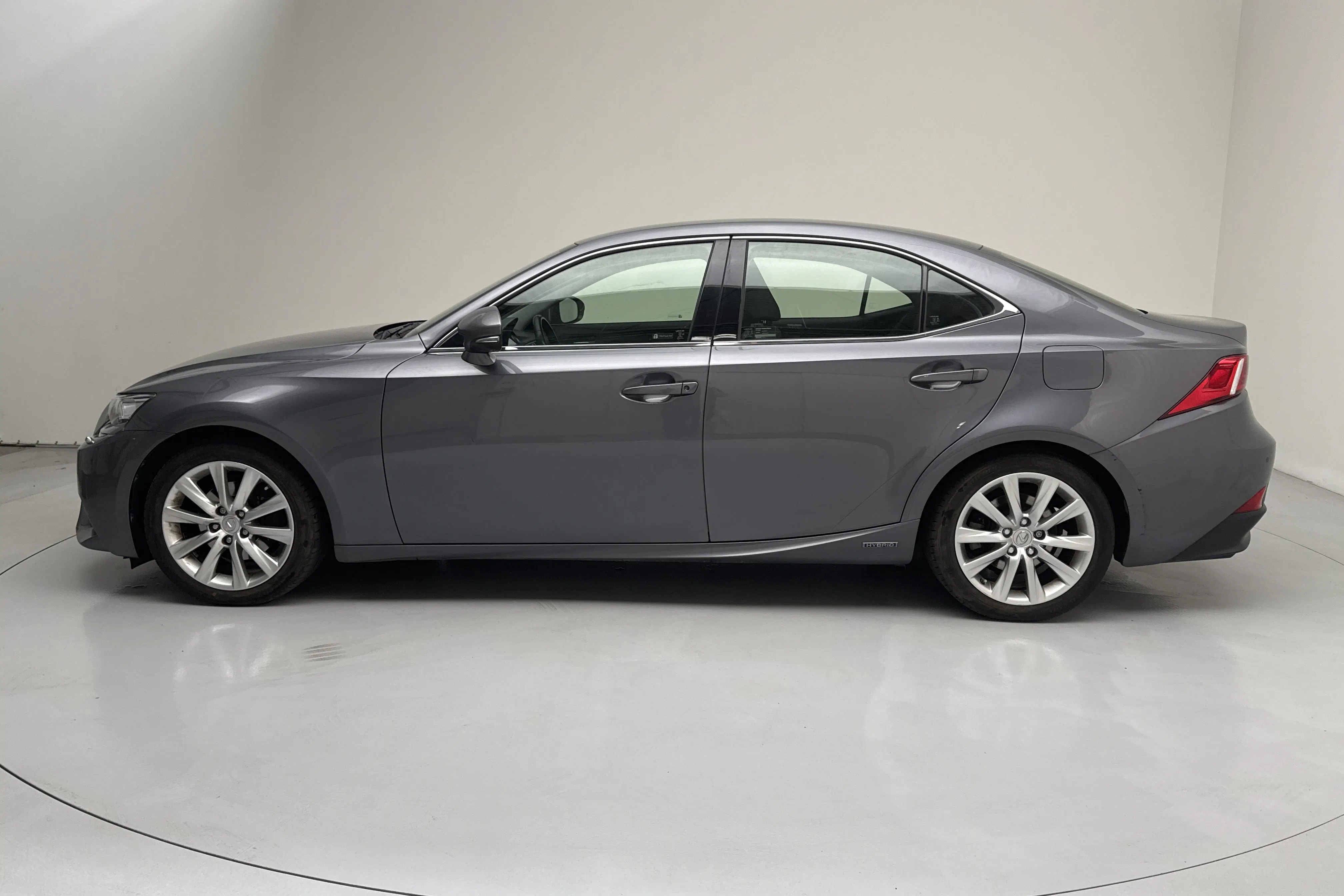 Presentationsfoto 2 av 14: Lexus IS 300h (181hk) - 15 405 mil - Automat - grå - 2014