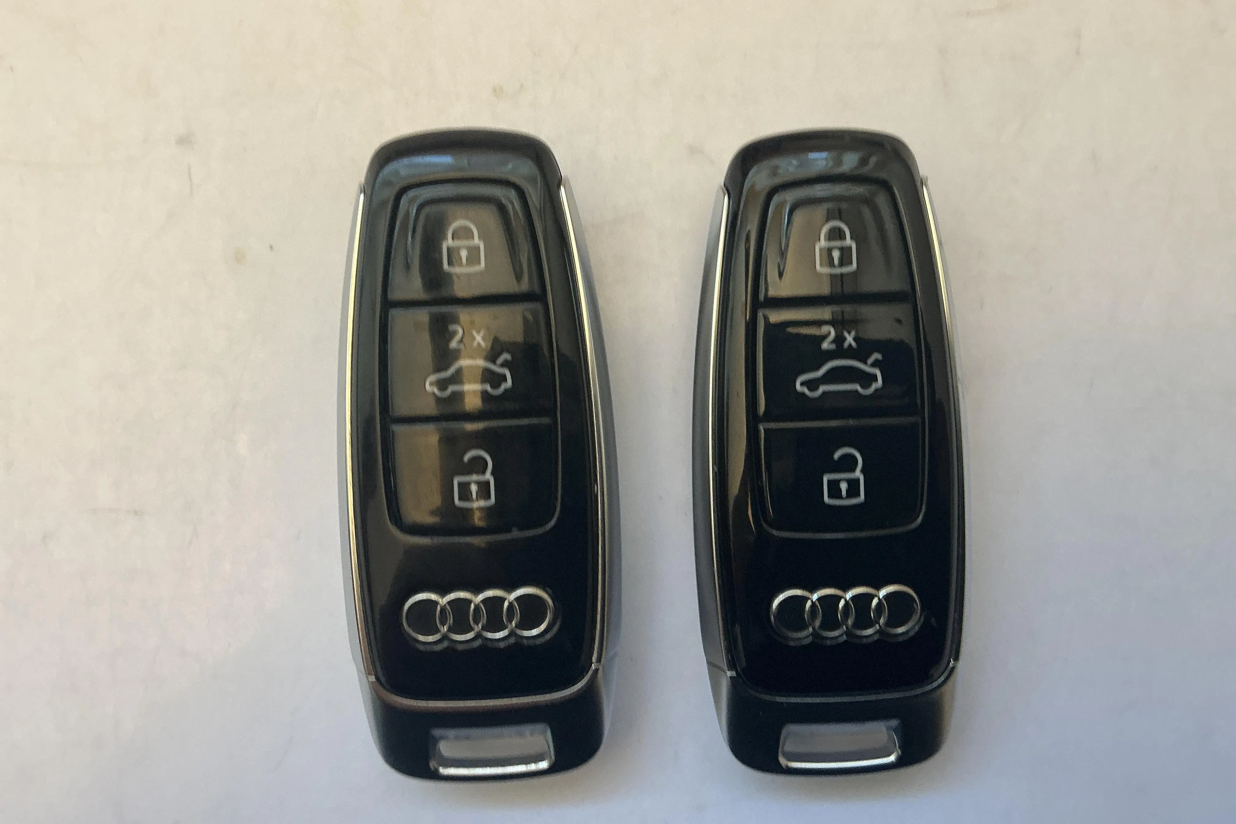 Presentation photo 18 of 18: Audi Q8 55 e-tron quattro (408hk) - 75 140 km - Automatic - gray - 2024