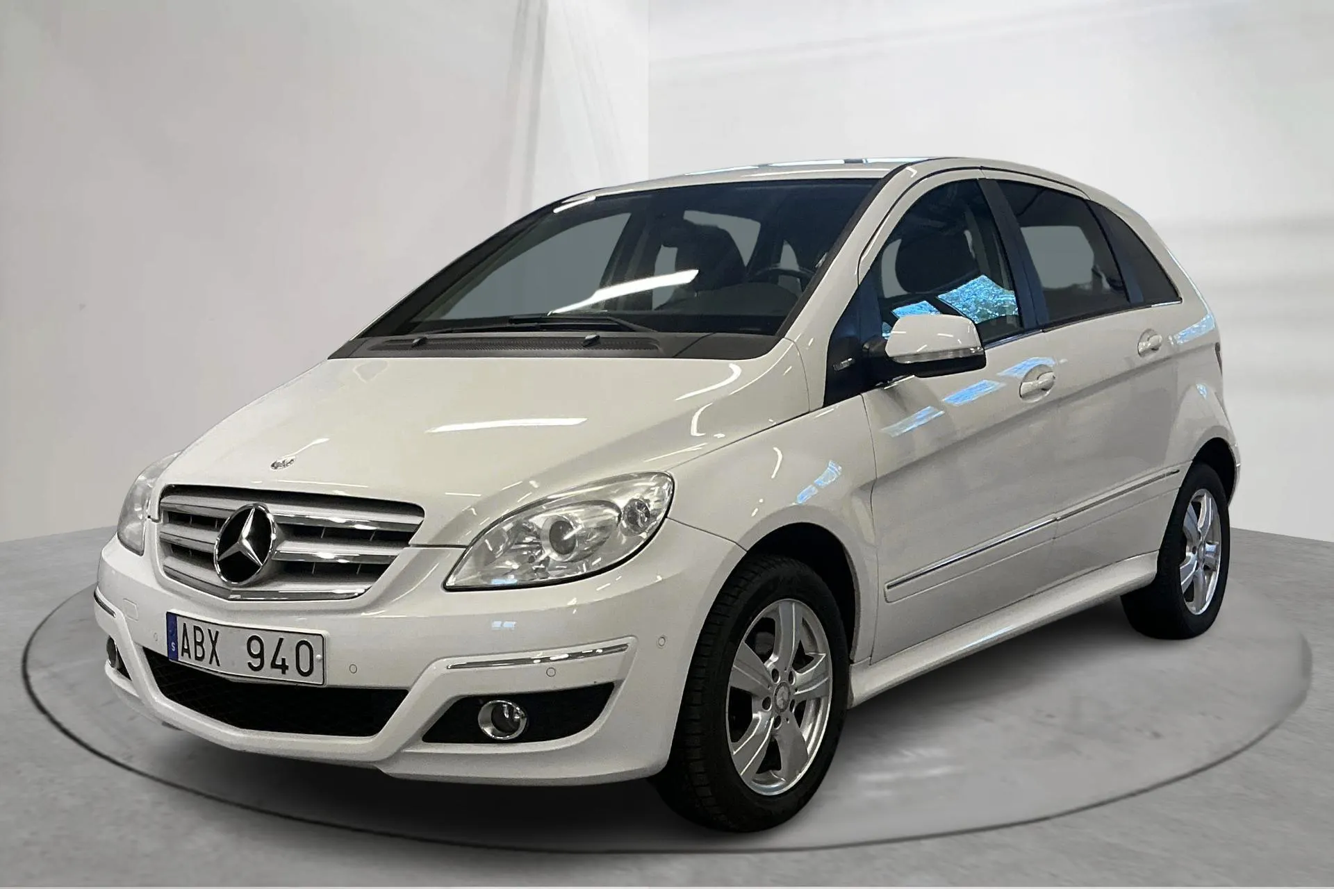 Presentationsfoto 1 av 14: Mercedes B 180 NGT BlueEfficiency (116hk) - 13 863 mil - Manuell - vit - 2010