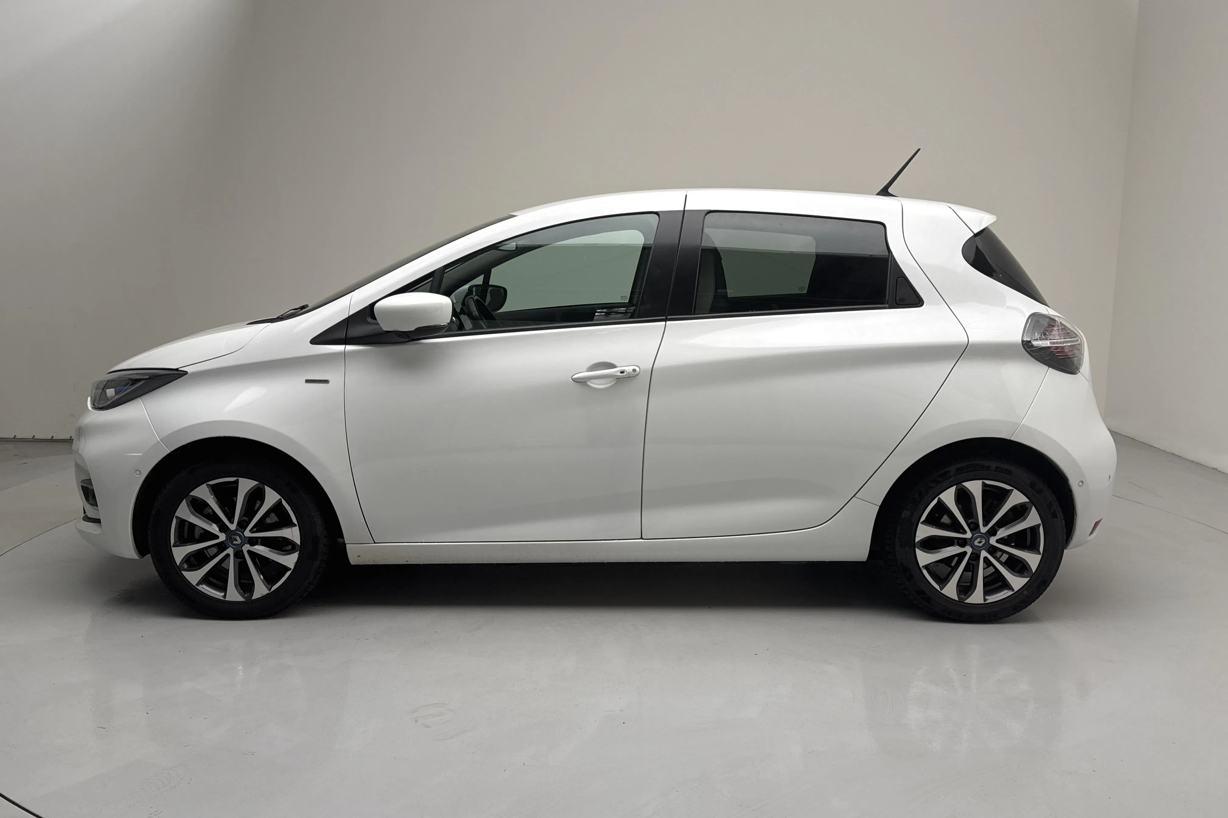 Presentationsfoto 2 av 19: Renault Zoe 52kWh R135 (135hk) - 8 879 mil - Automat - vit - 2020