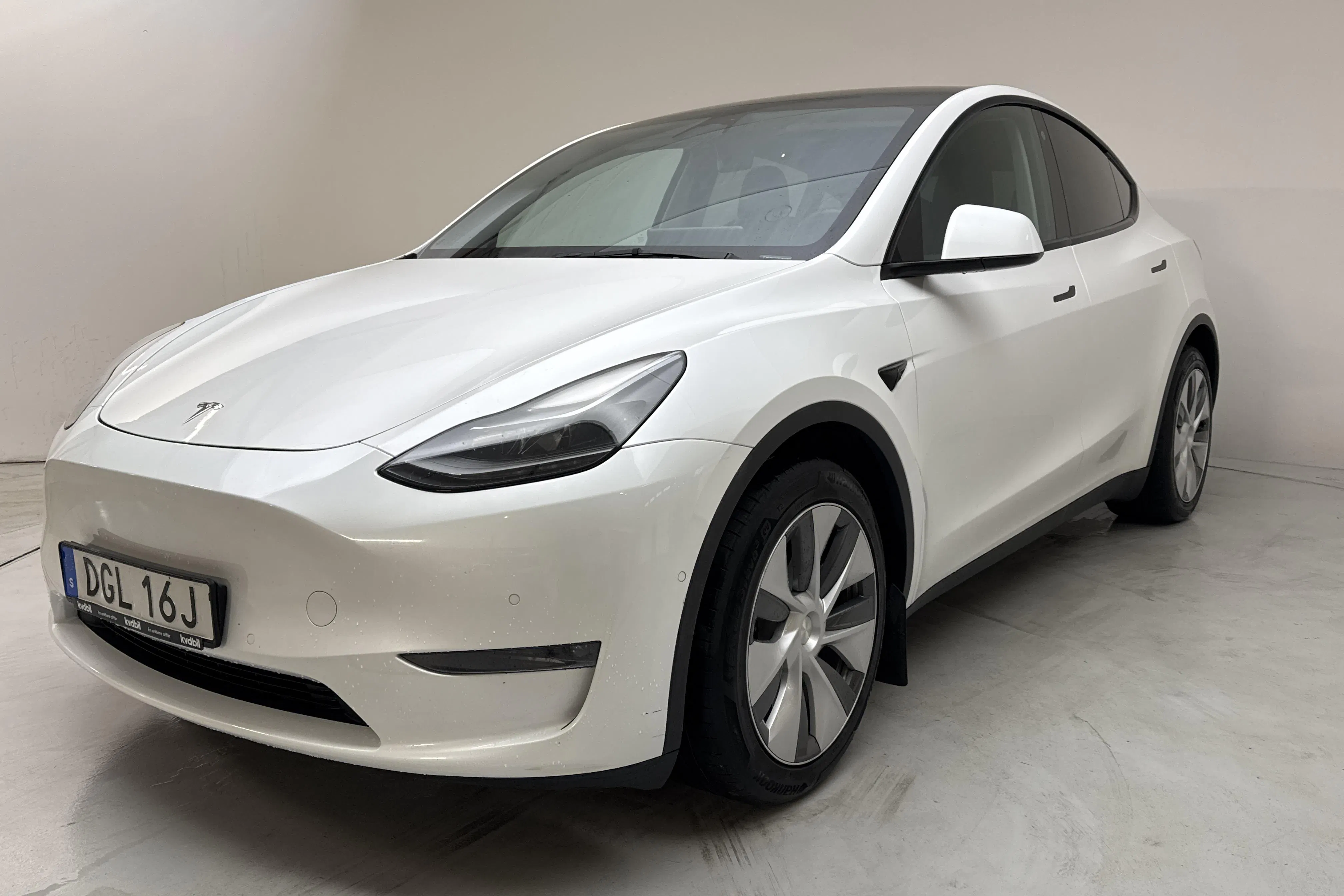 Presentation photo 1 of 16: Tesla Model Y Long Range Dual Motor AWD - 166 980 km - Automatic - white - 2022
