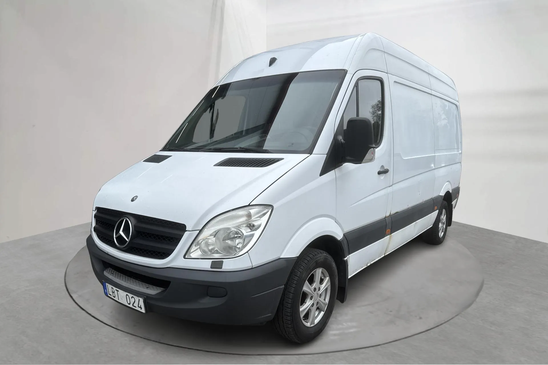 Presentationsfoto 1 av 10: Mercedes Sprinter 316 CDI (163hk) - 19 947 mil - Automat - vit - 2011