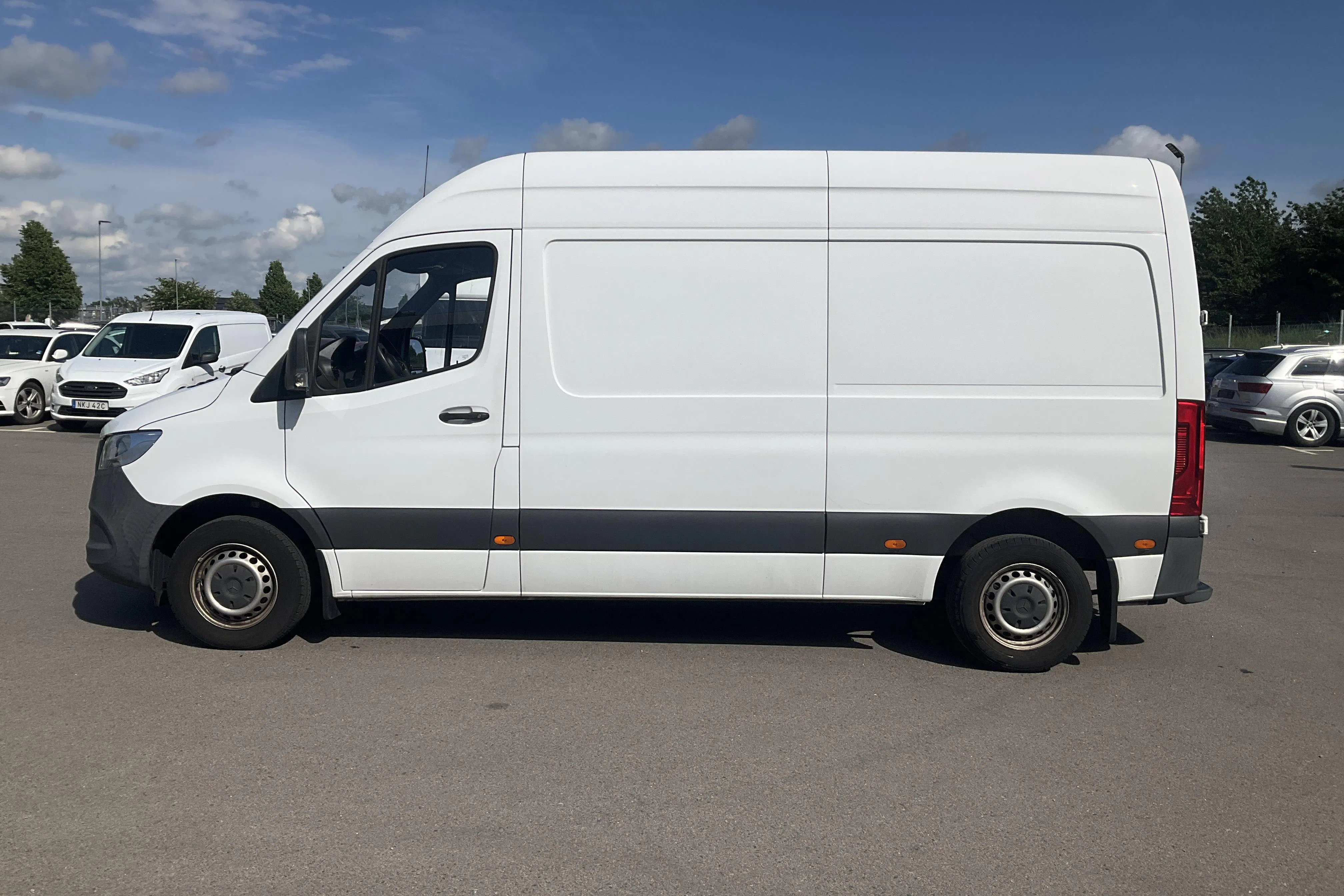 Presentationsfoto 2 av 15: Mercedes Sprinter 314 CDI Skåp 2WD (143hk) - 24 138 mil - Automat - vit - 2019