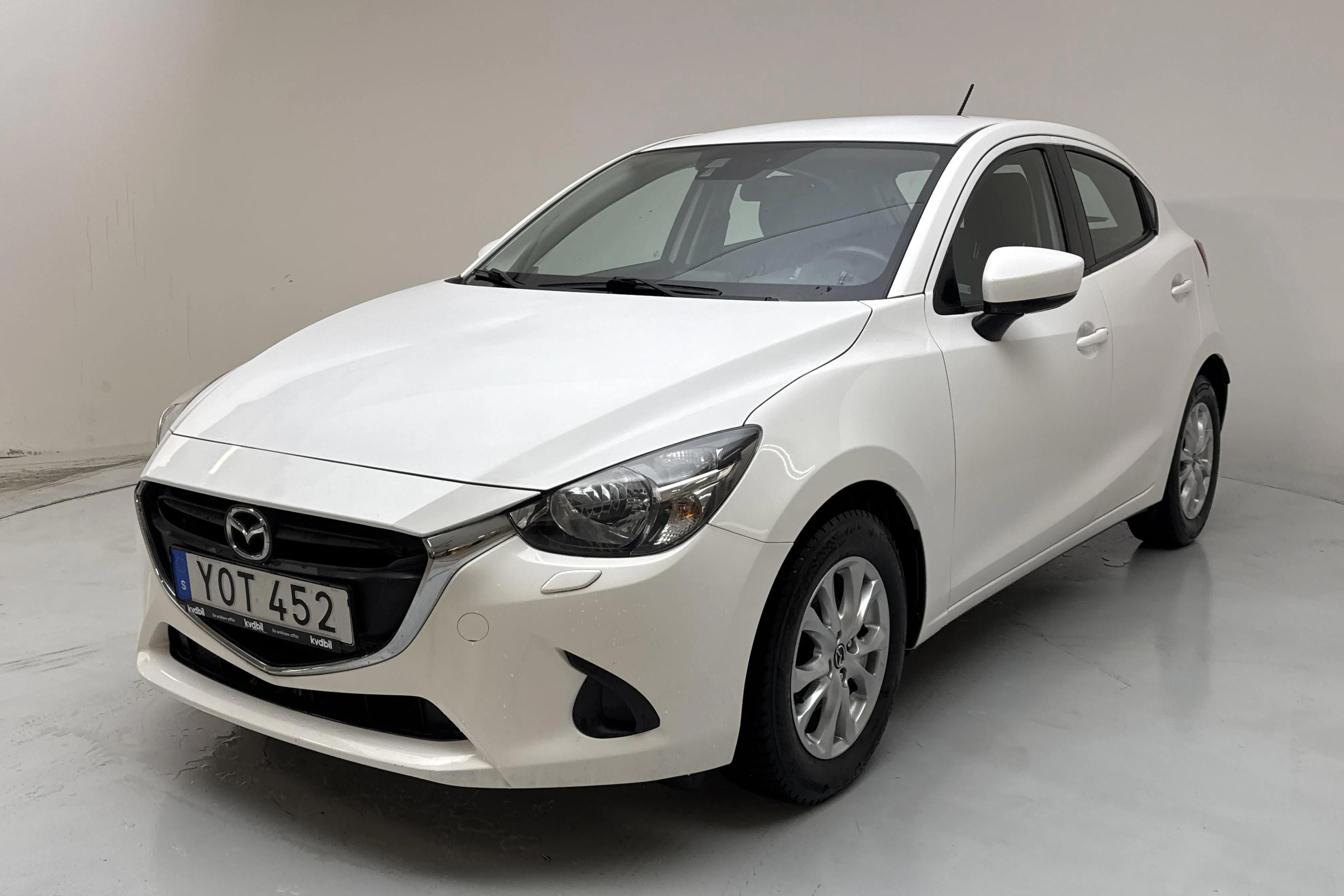 Presentation photo 1 of 11: Mazda 2 1.5 5dr (75hk) - 48 230 km - Manual - white - 2018