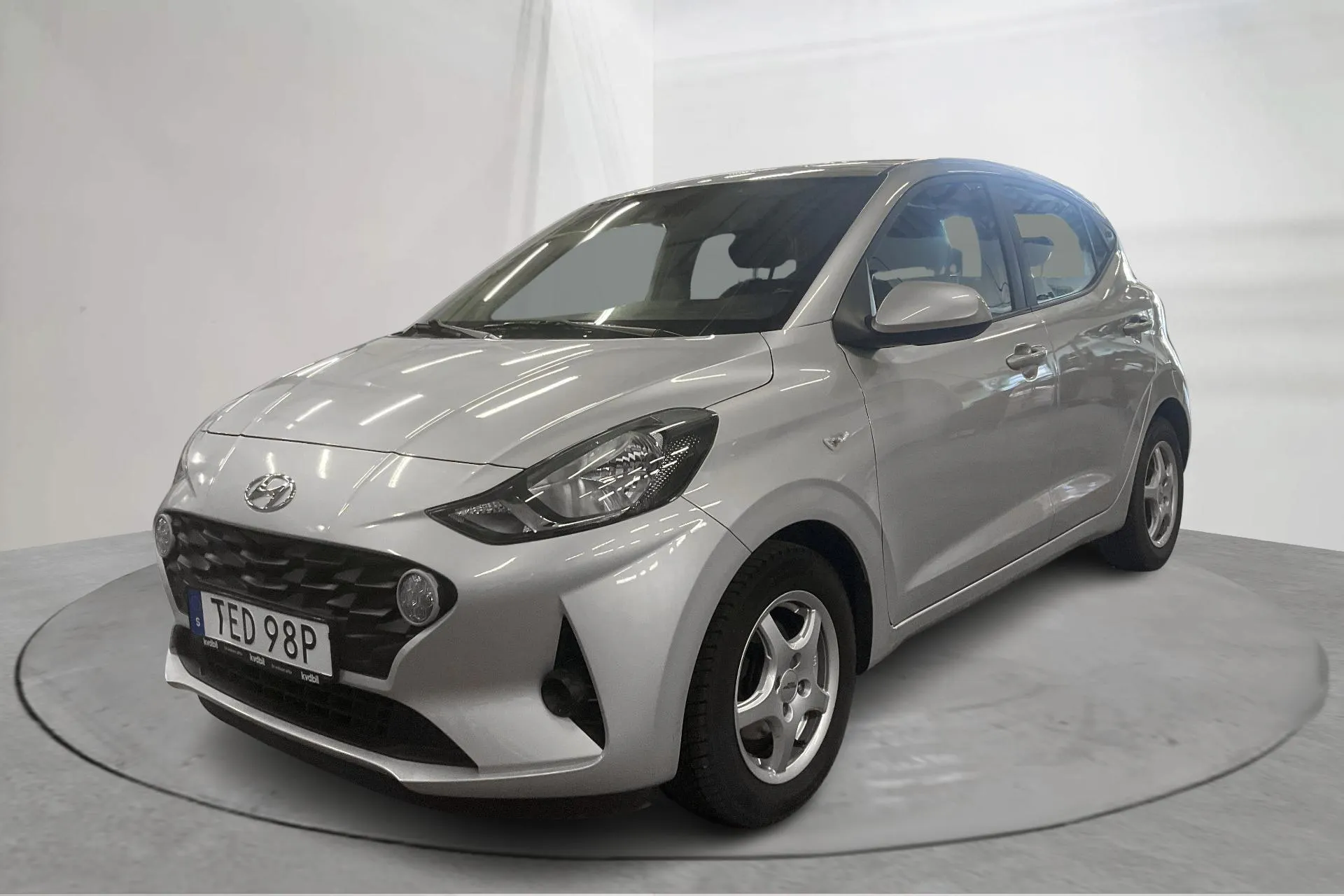 Presentation photo 1 of 13: Hyundai i10 1.0 MPi (67hk) - 29 610 km - Manual - gray - 2023